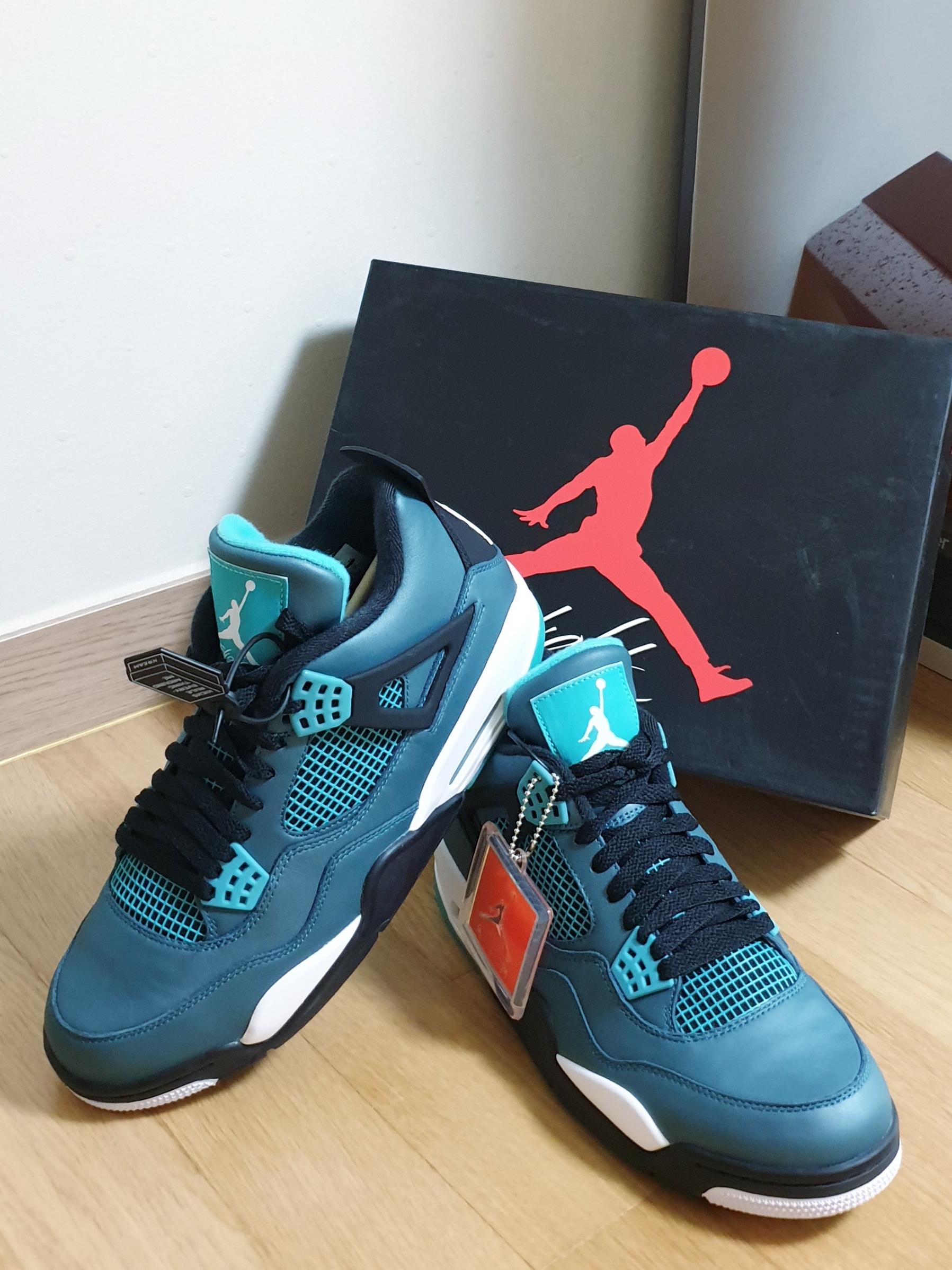 Jordan 4 Retro Teal 착용 스타일