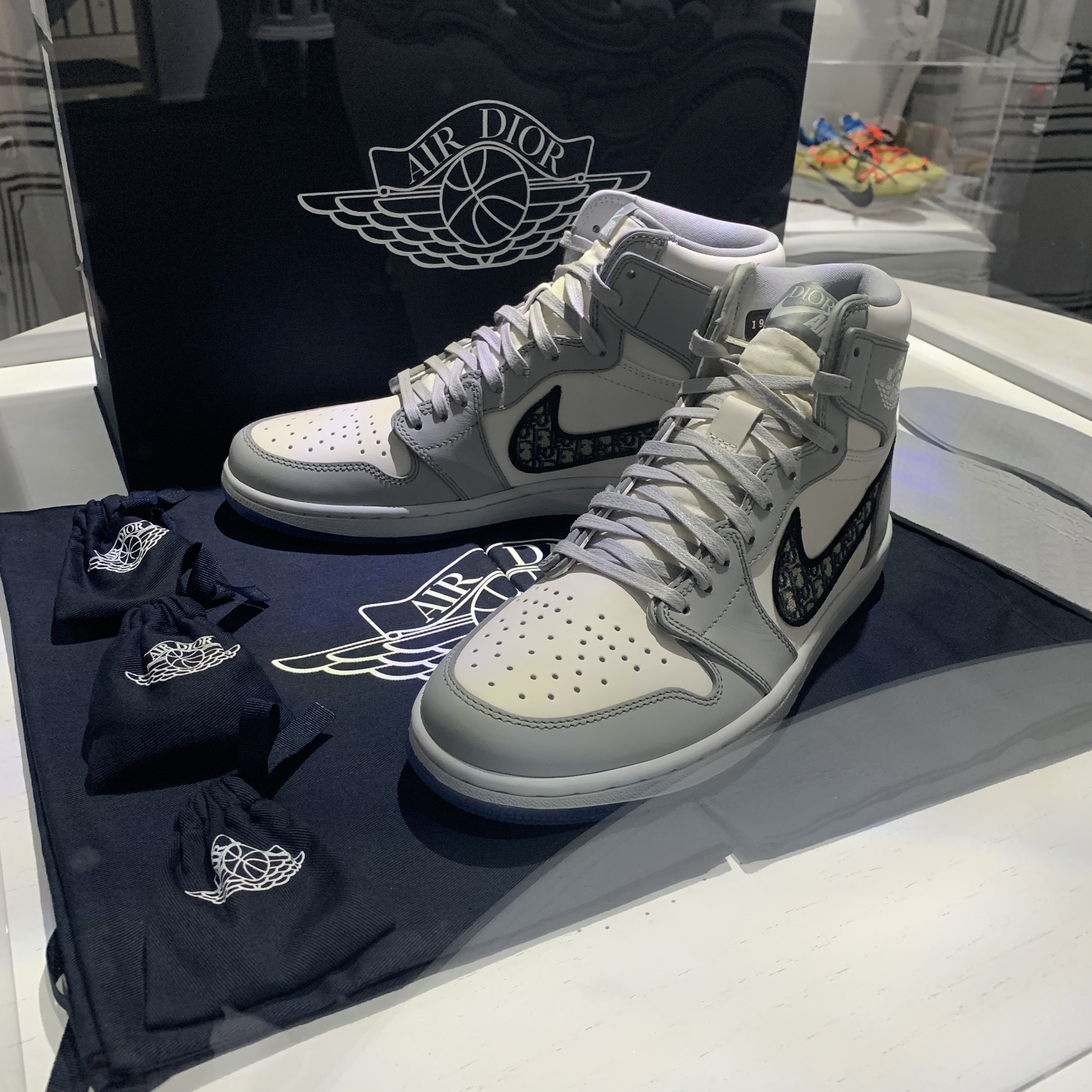 Jordan 1 x Dior High OG 착용 스타일