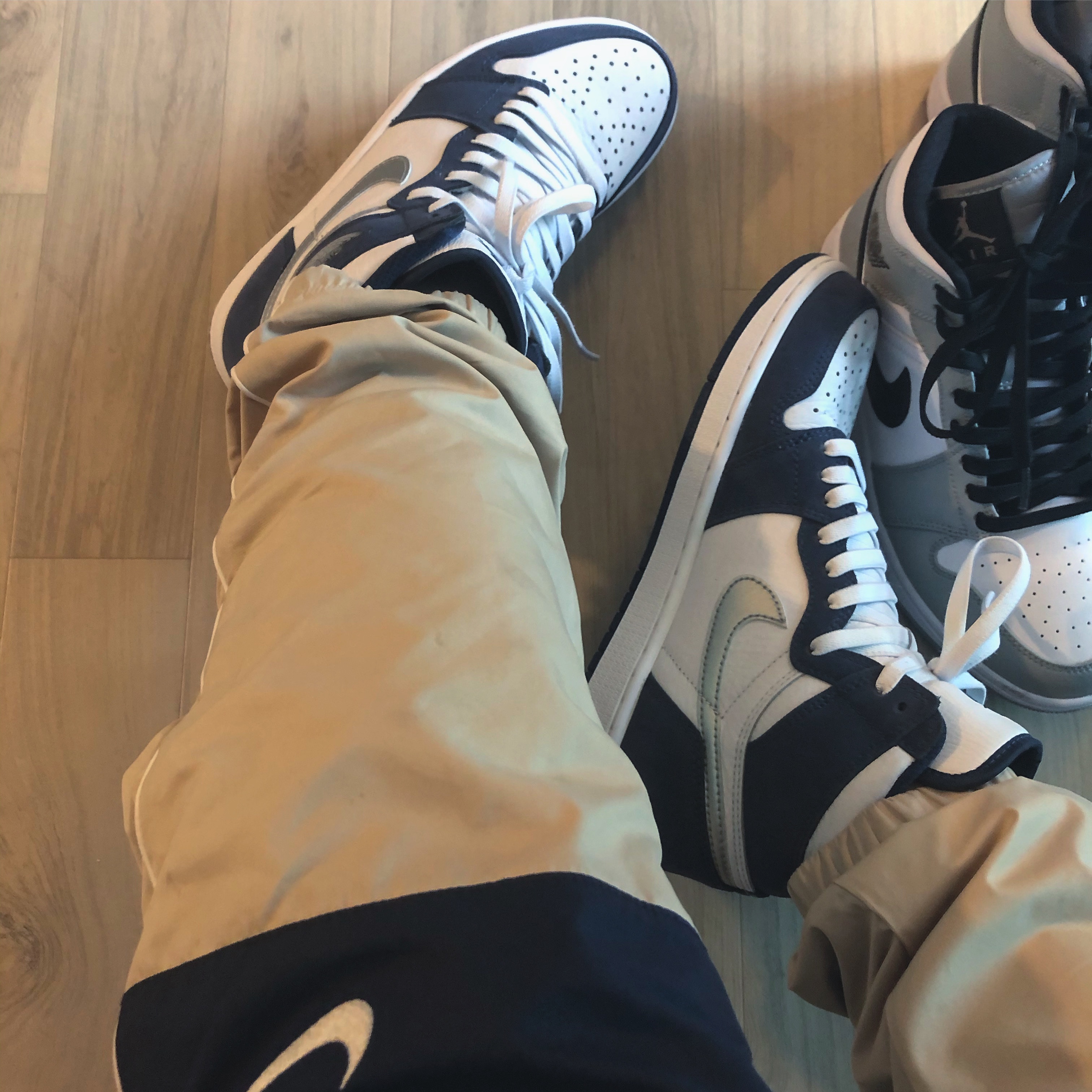 Jordan 1 Retro High OG CO.JP Midnight Navy, Jordan 1 Mid Light Smoke Grey 착용 스타일