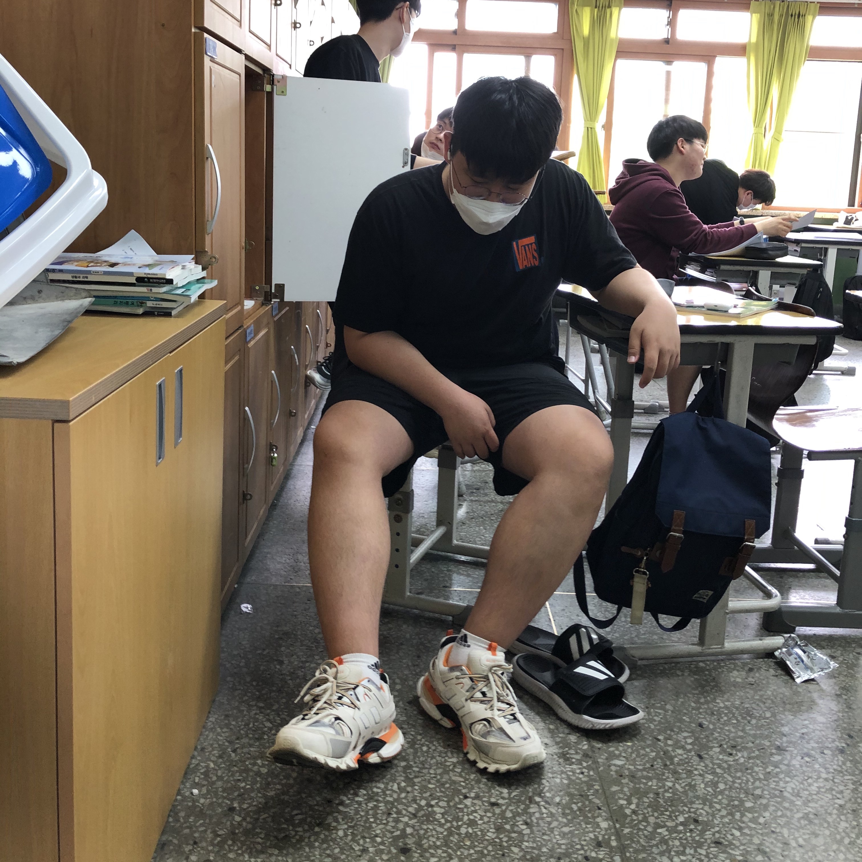 Balenciaga Track Sneakers White Orange 2019 착용 스타일