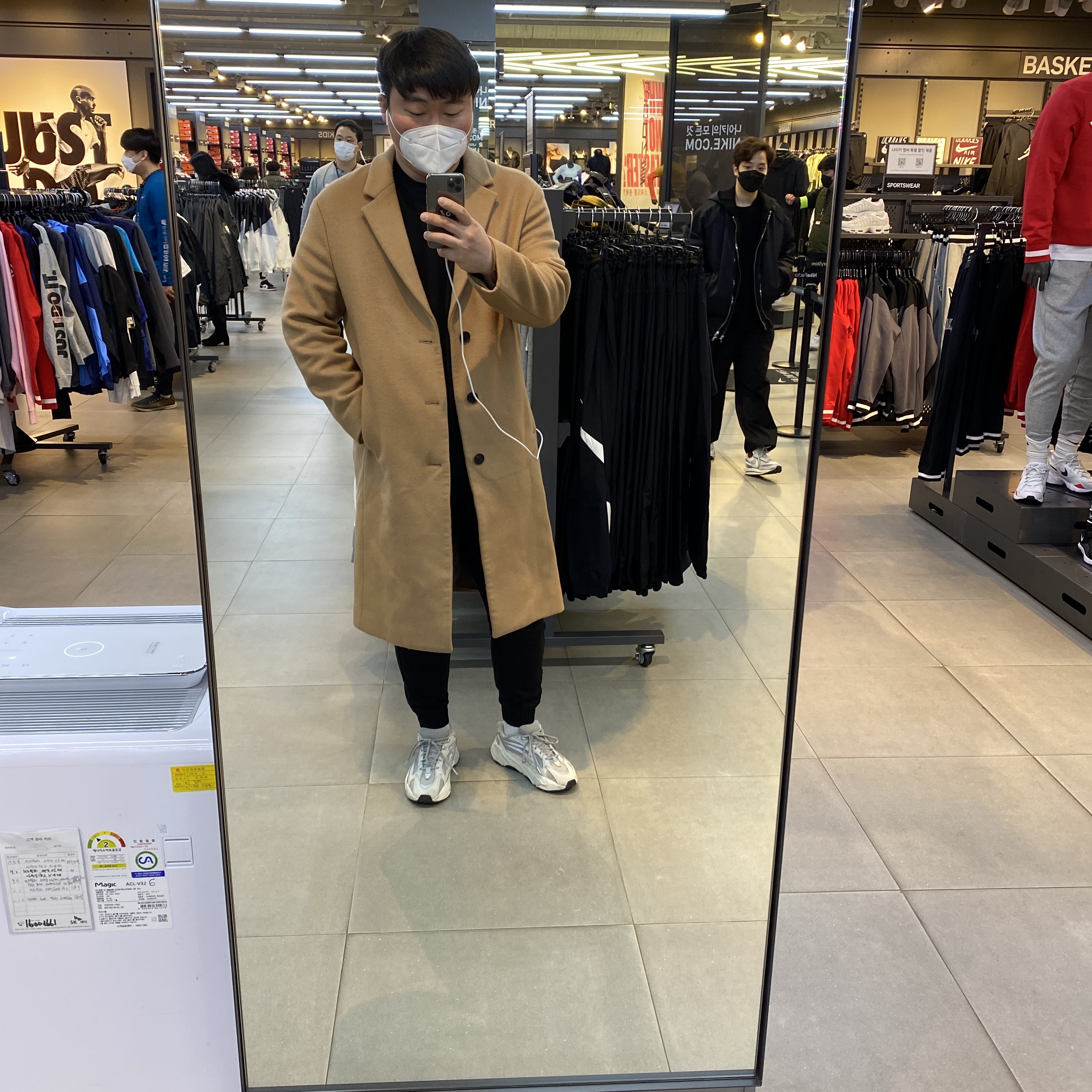Adidas Yeezy Boost 700 V2 Vanta 2019, Adidas Yeezy Boost 700 V2 Static 2018 착용 스타일 - 5