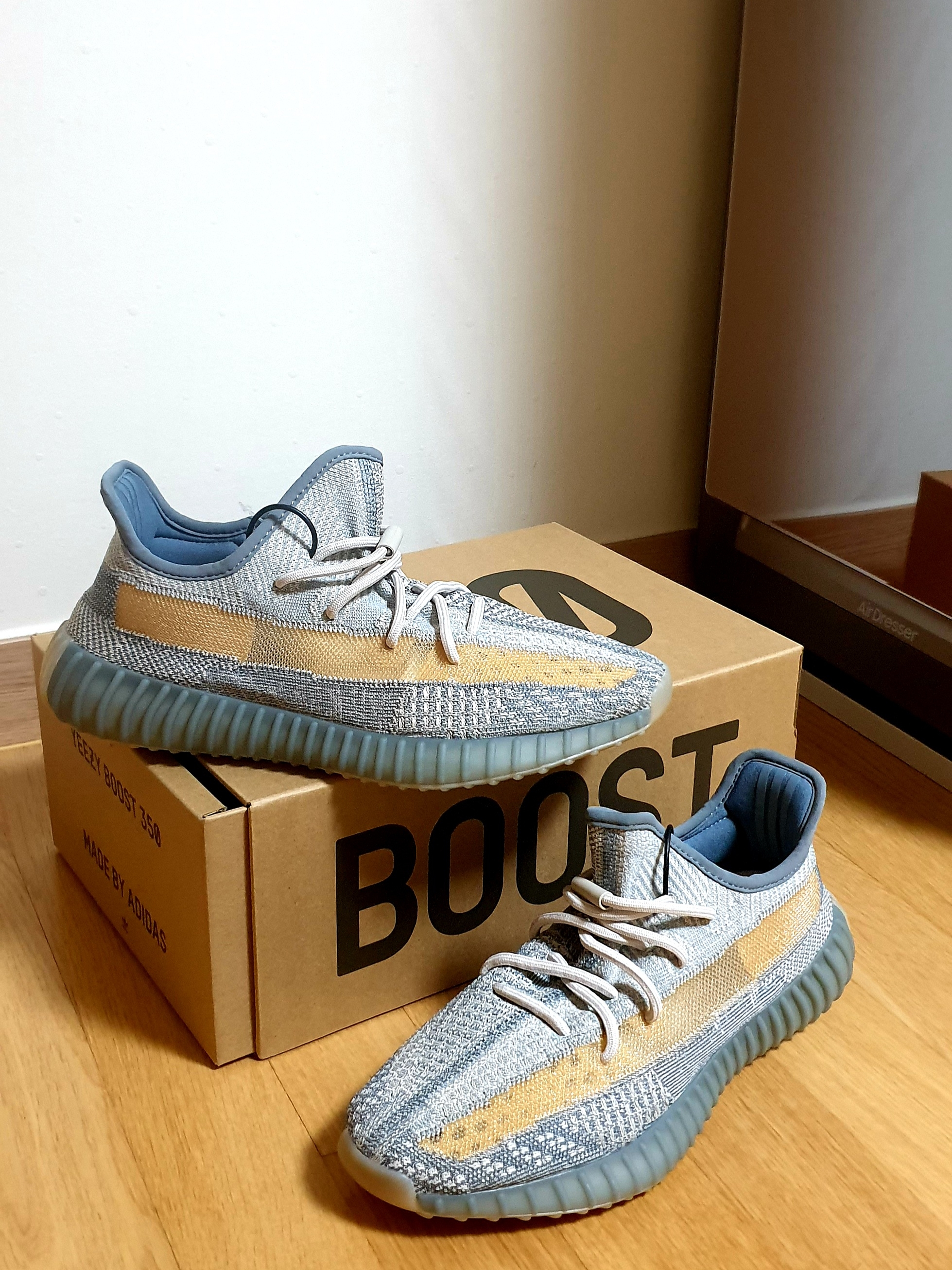 Adidas Yeezy Boost 350 V2 Israfil 착용 스타일