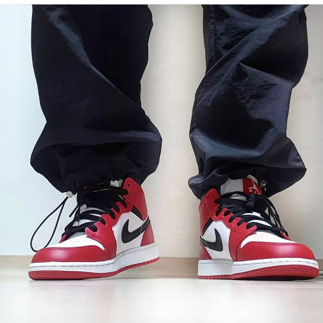 (GS) Jordan 1 Mid White Gym Red Black 착용 스타일 - 2