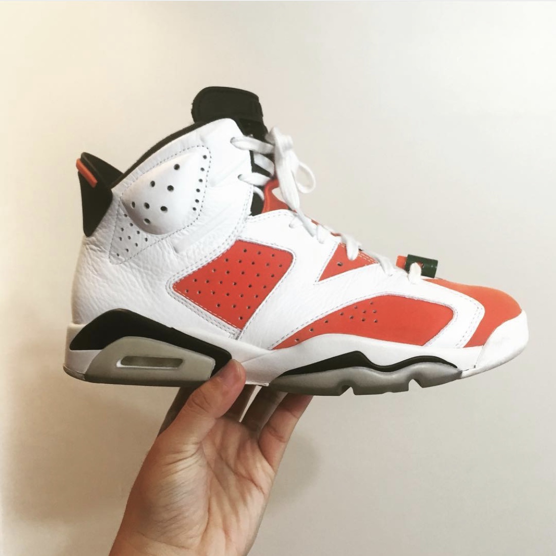 Jordan 6 Retro Gatorade Like Mike White 착용 스타일