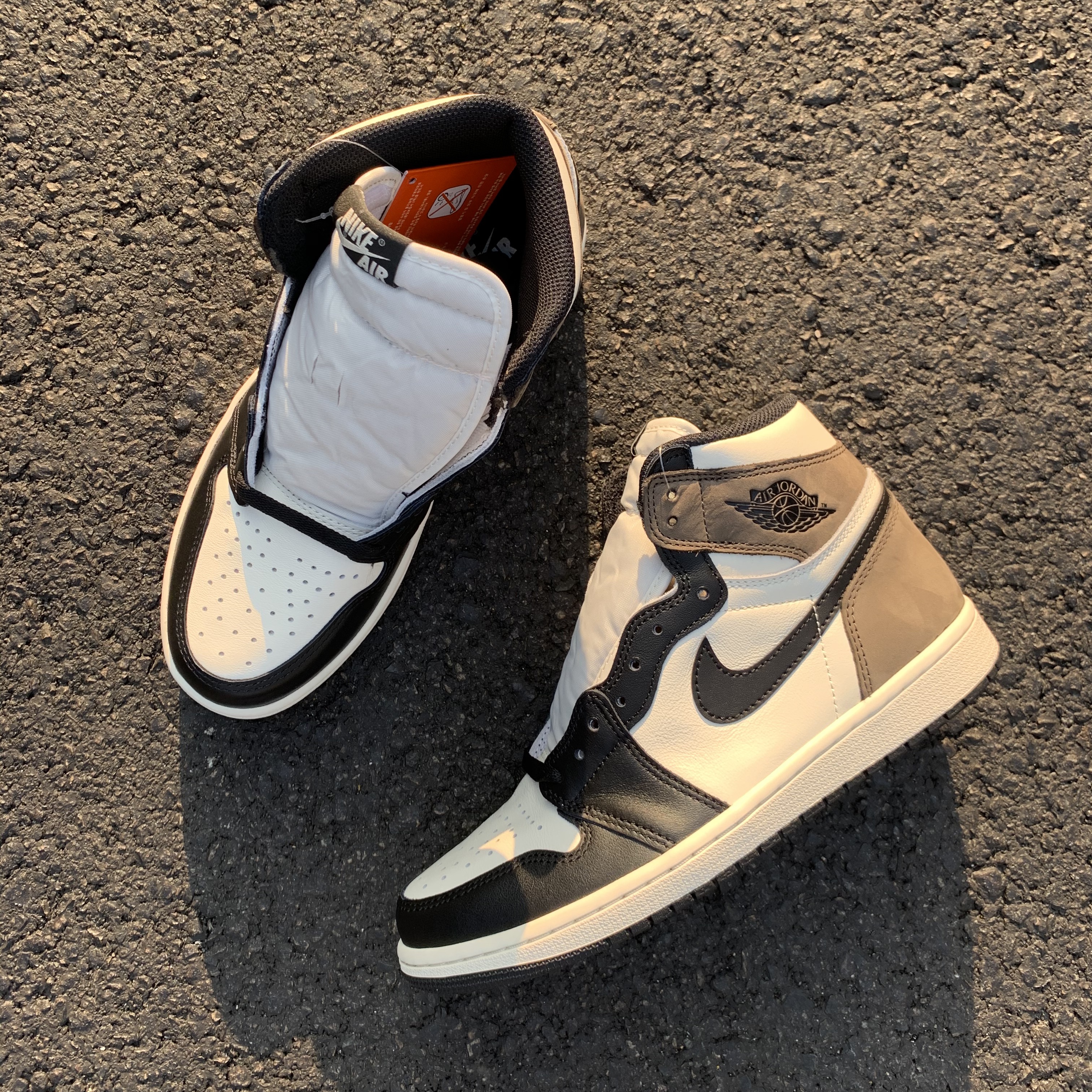Jordan 1 Retro High OG Black Mocha 착용 스타일 - 1