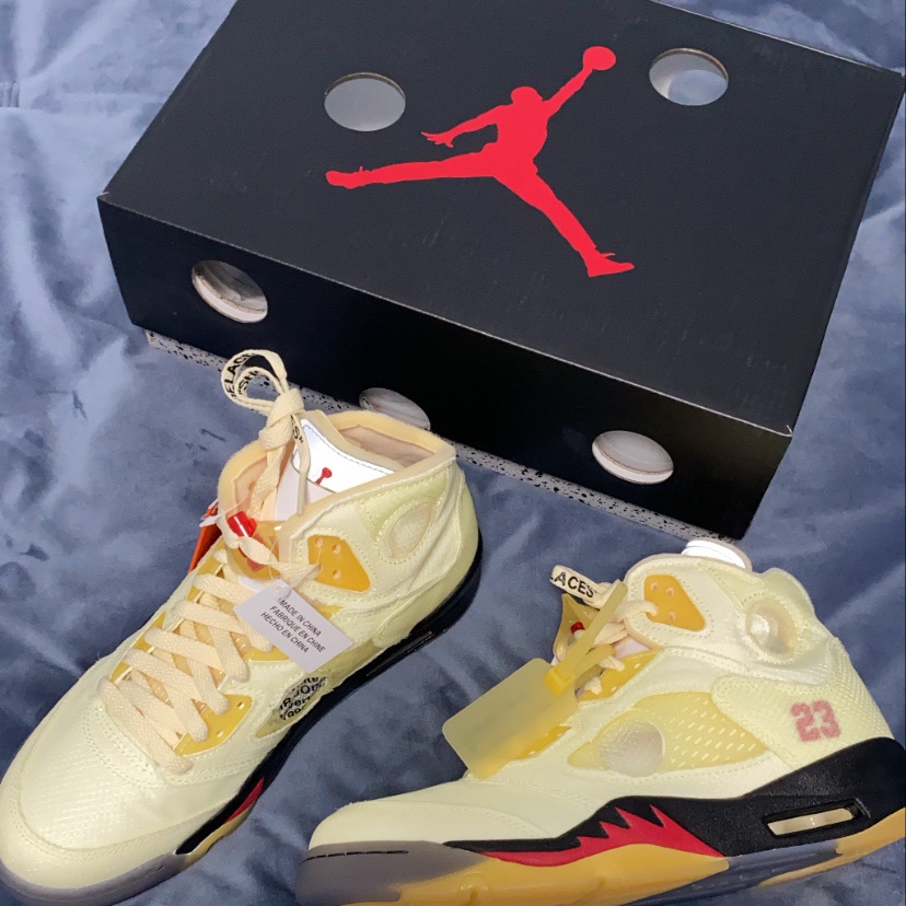 Jordan 5 x Off-White Retro SP Sail Fire Red 착용 스타일
