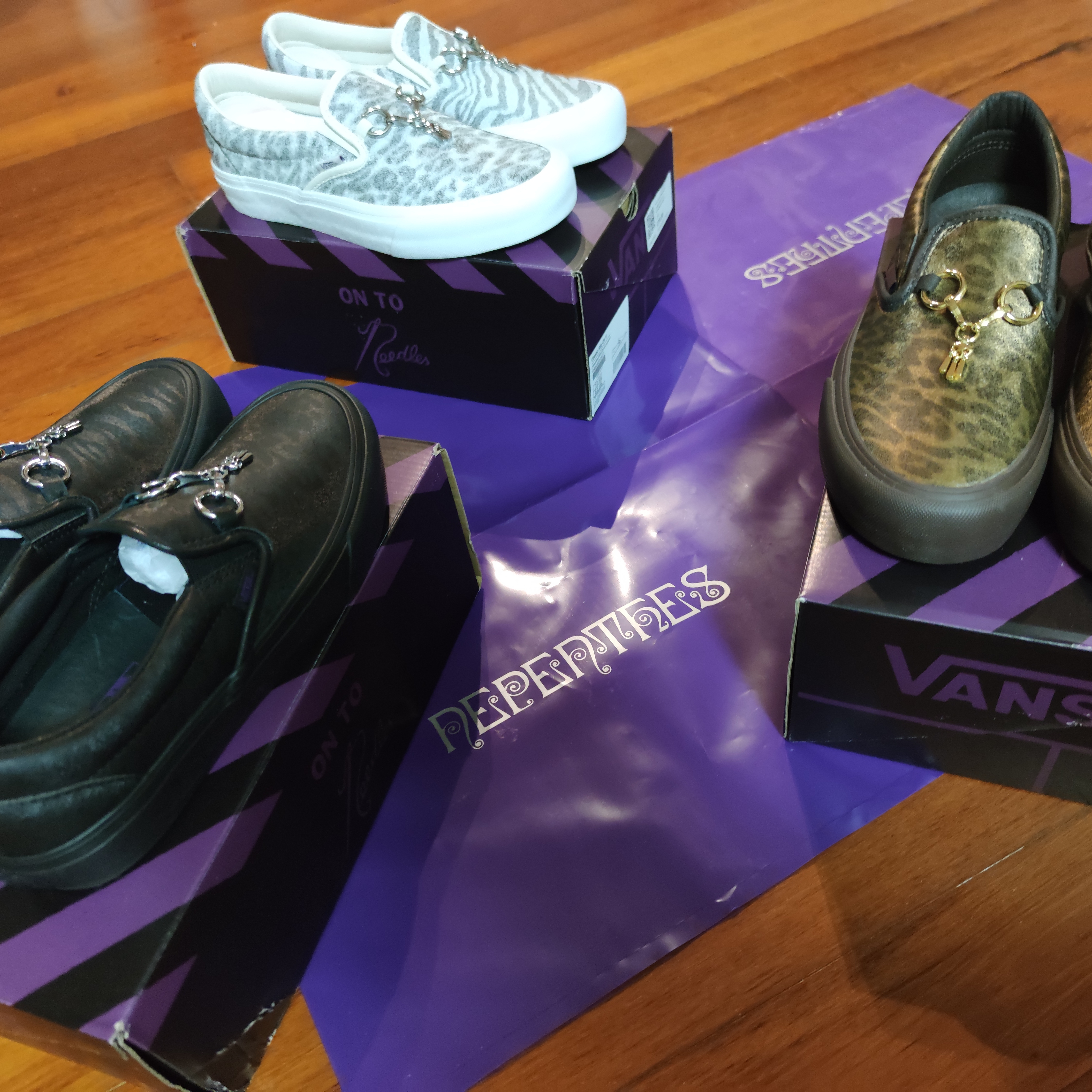 Vans Vault x Needles Classic Slip-On V Black, Vans Vault x Needles Classic Slip-On V White 착용 스타일 - 1