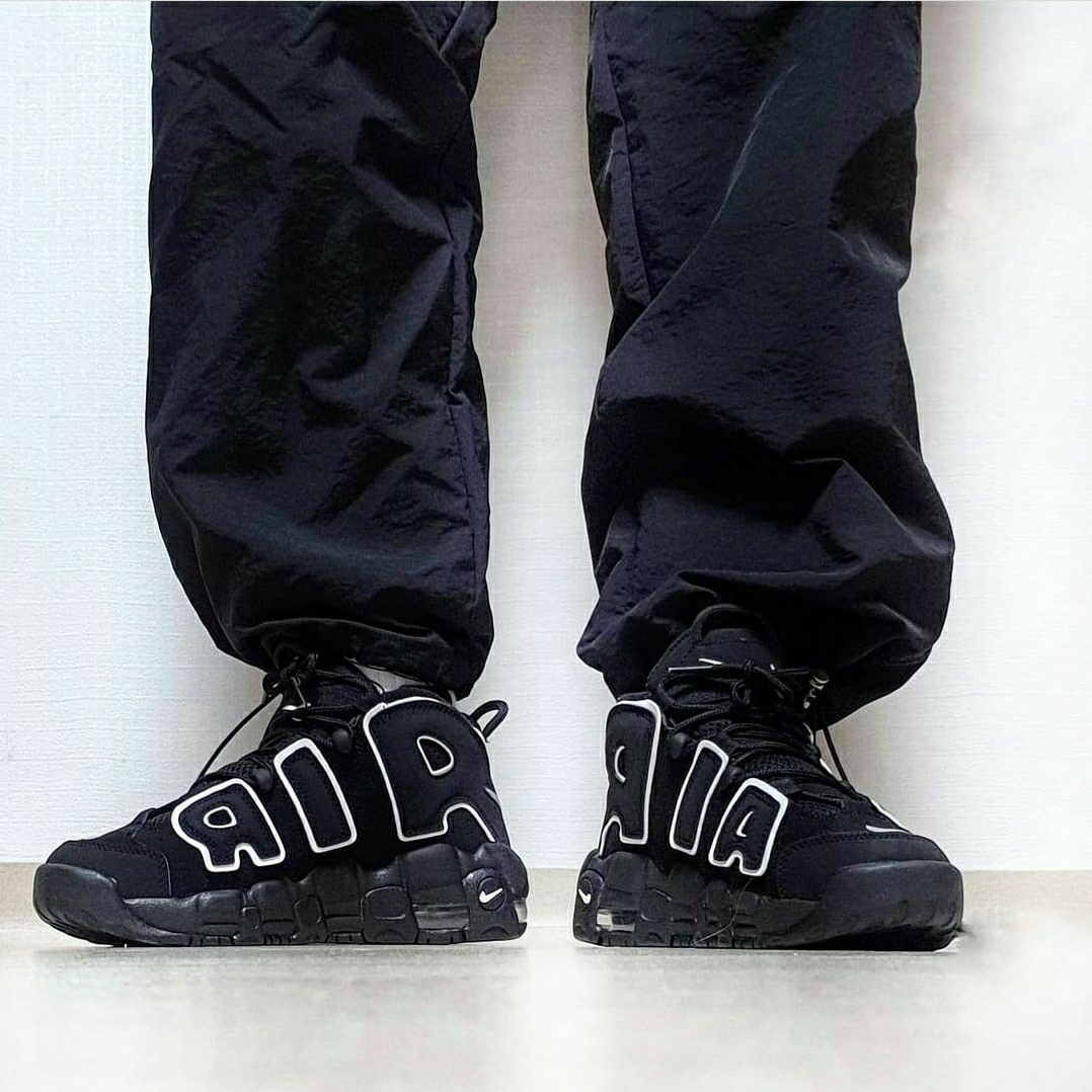(GS) Nike Air More Uptempo Black White 2016 착용 스타일 - 1