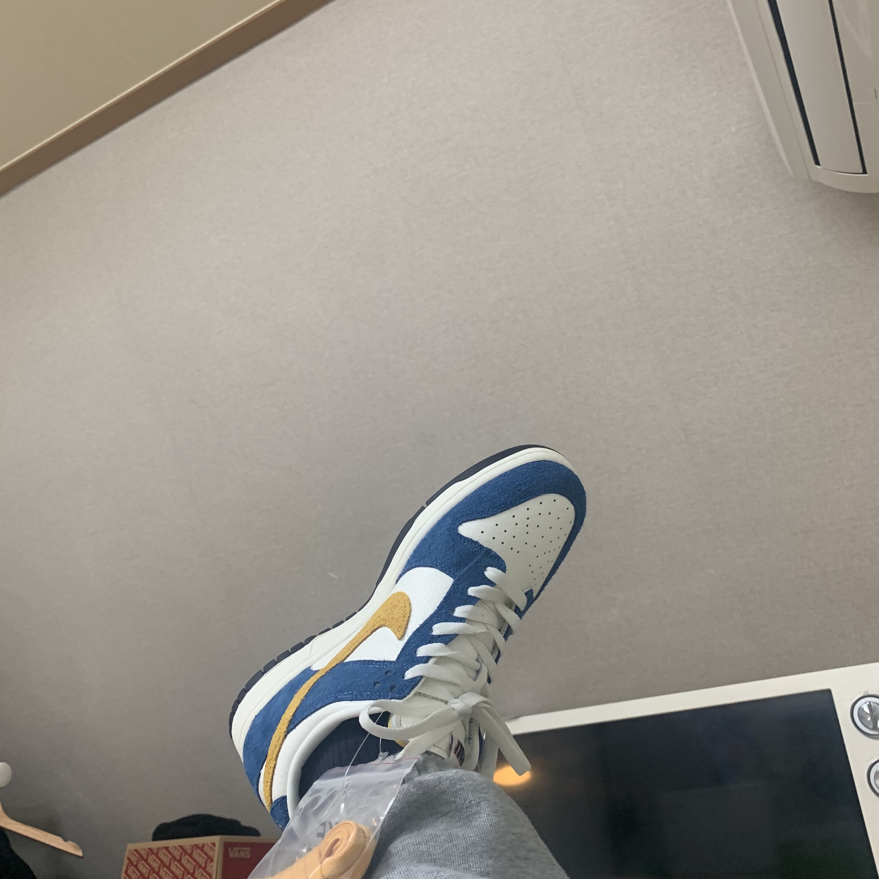 Nike x Kasina Dunk Low 80's Bus 착용 스타일
