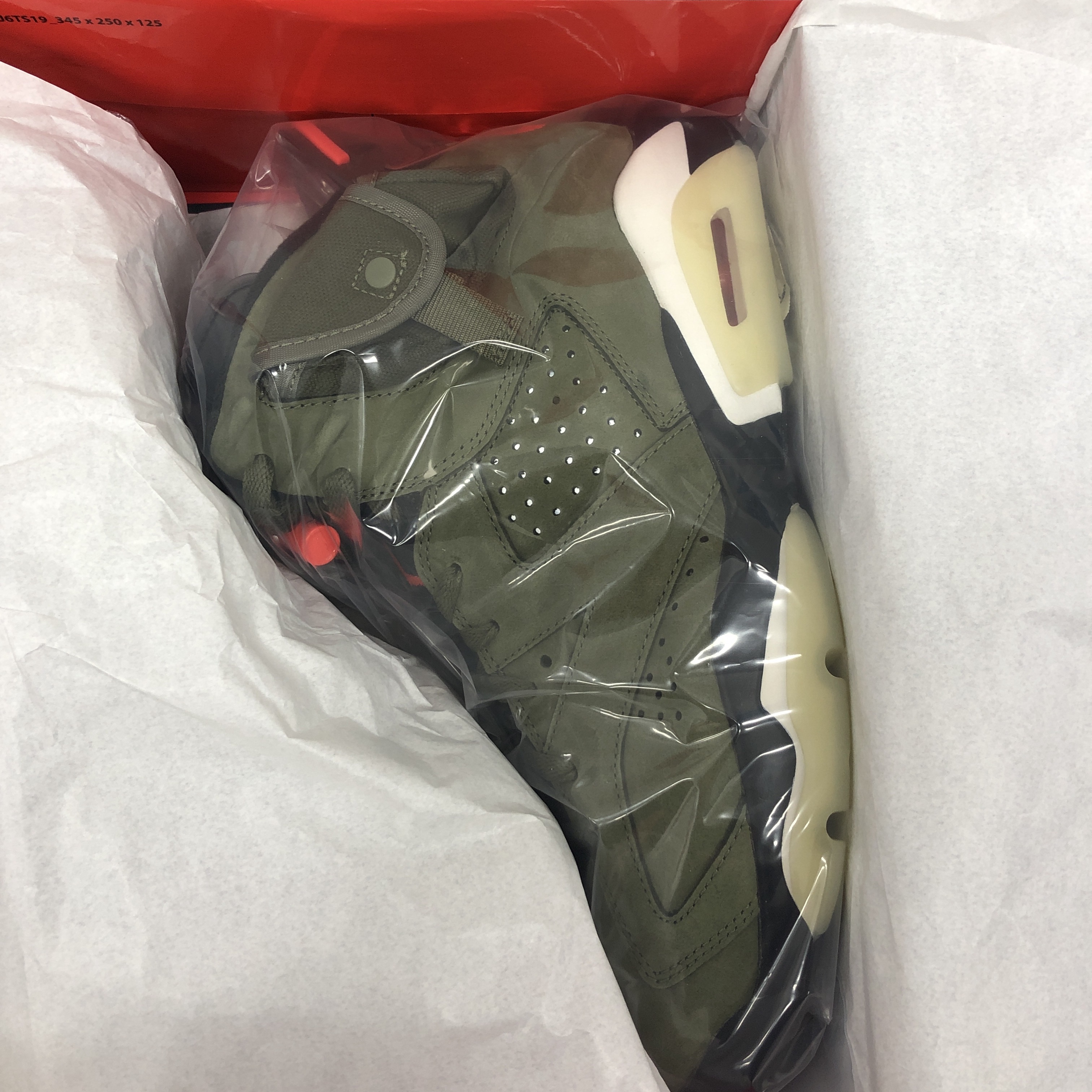 Jordan 6 x Travis Scott Retro Olive 착용 스타일