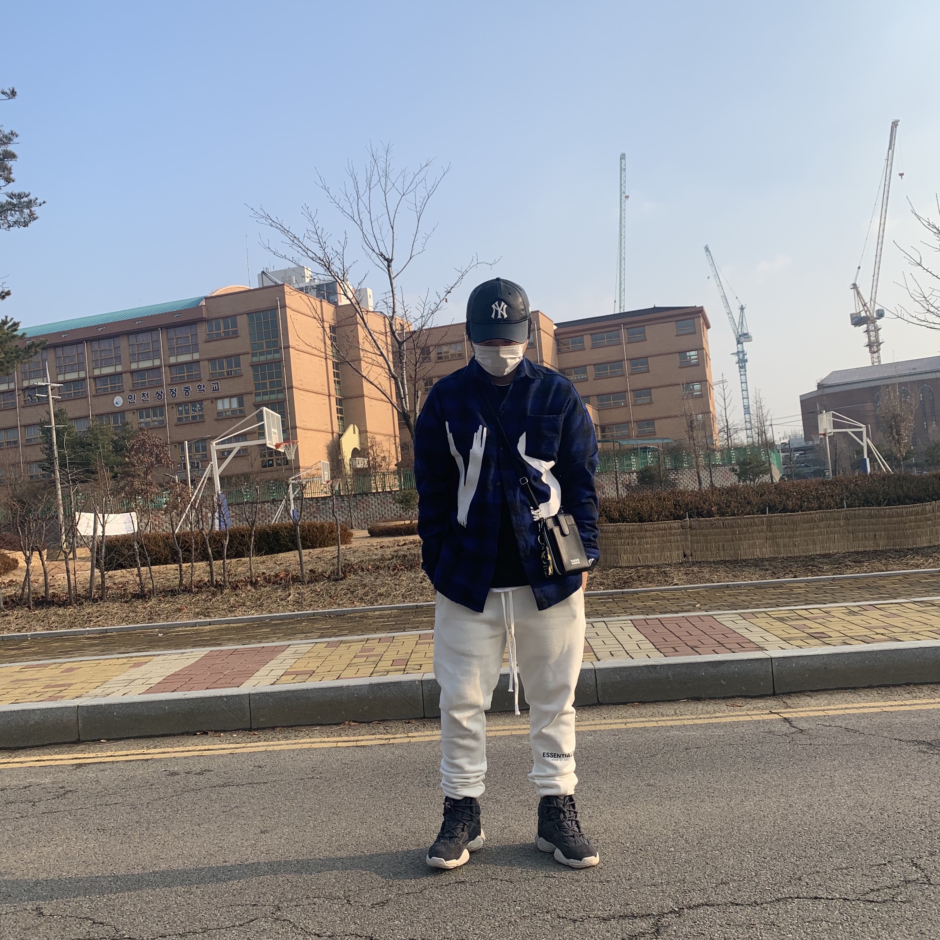 Adidas Yeezy 500 High Slate 착용 스타일 - 3