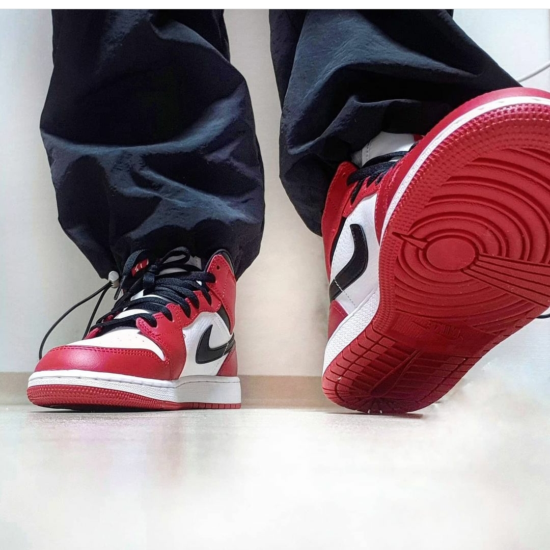 (GS) Jordan 1 Mid White Gym Red Black 착용 스타일 - 3
