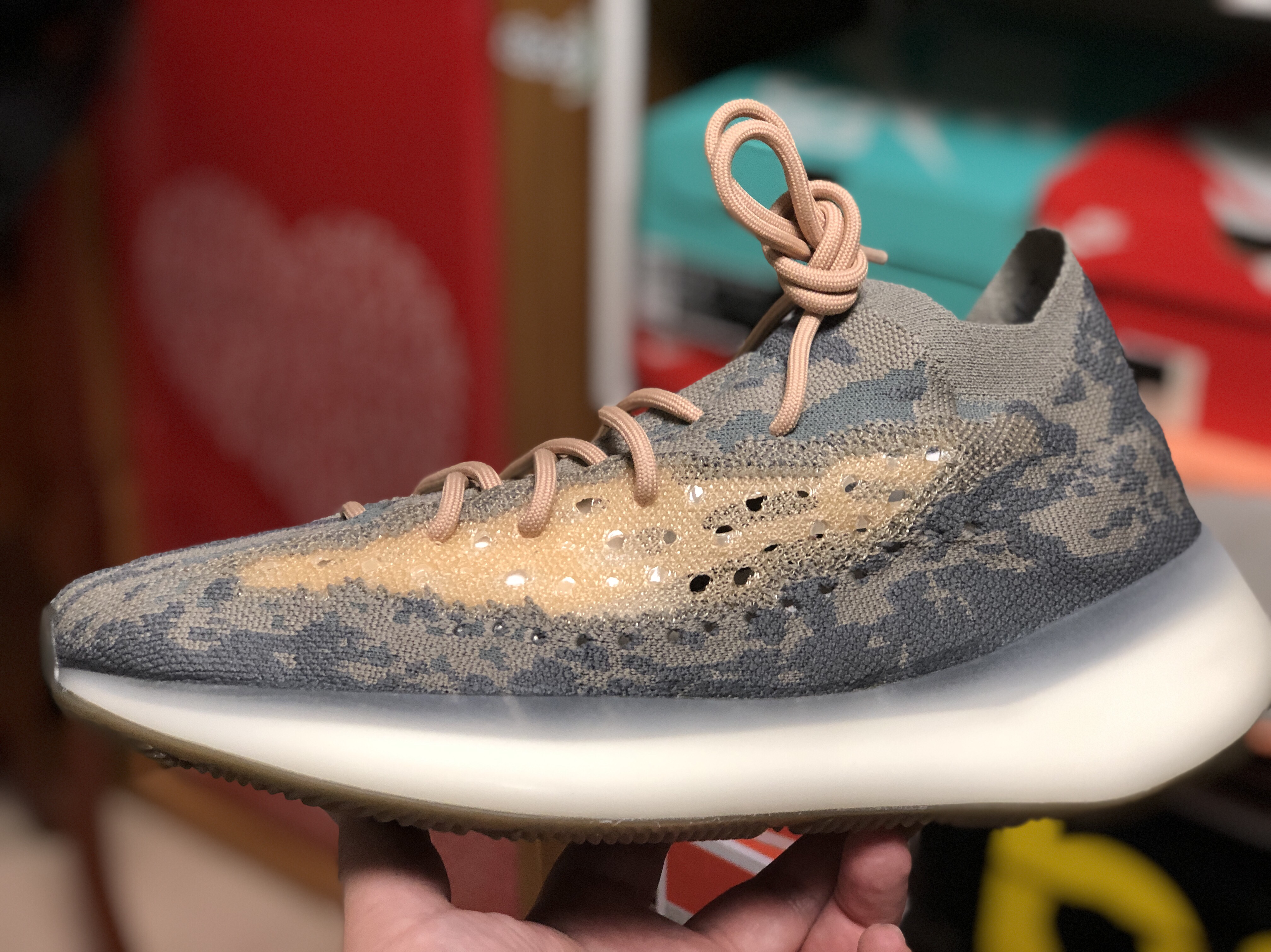 Adidas Yeezy Boost 380 Mist - Non-Reflective 착용 스타일 - 1