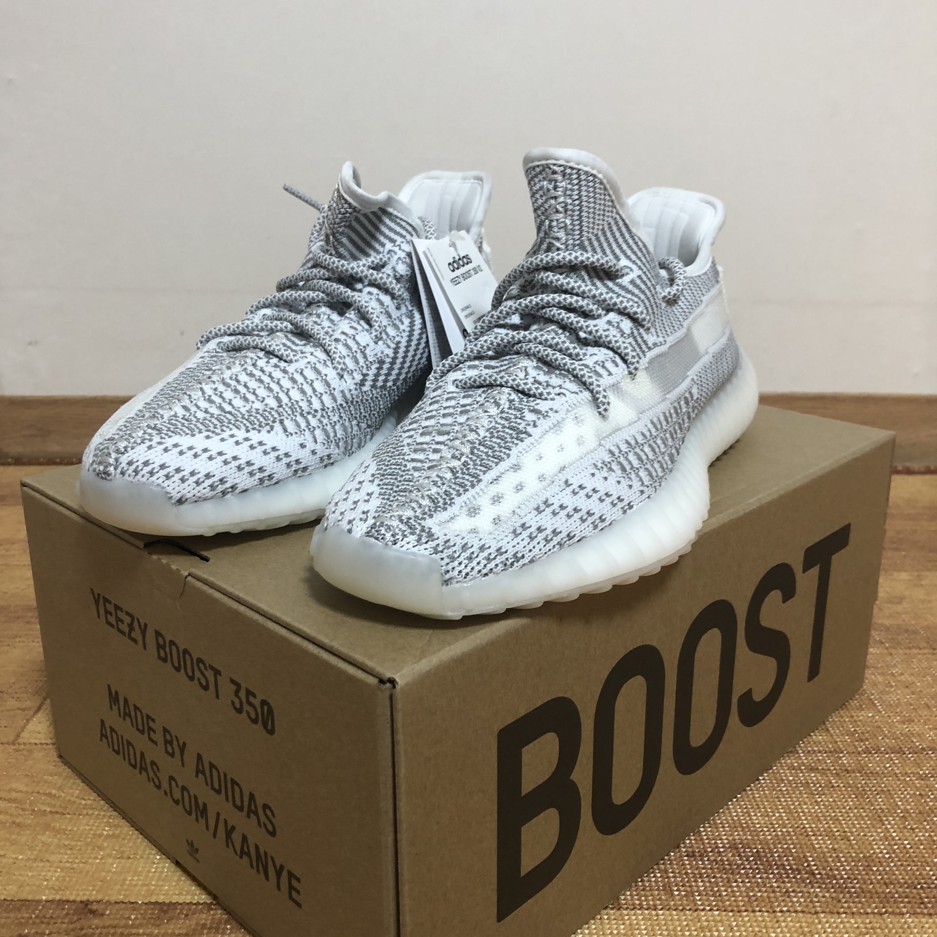 Adidas Yeezy Boost 350 V2 Static - Non-Reflective 2018 착용 스타일