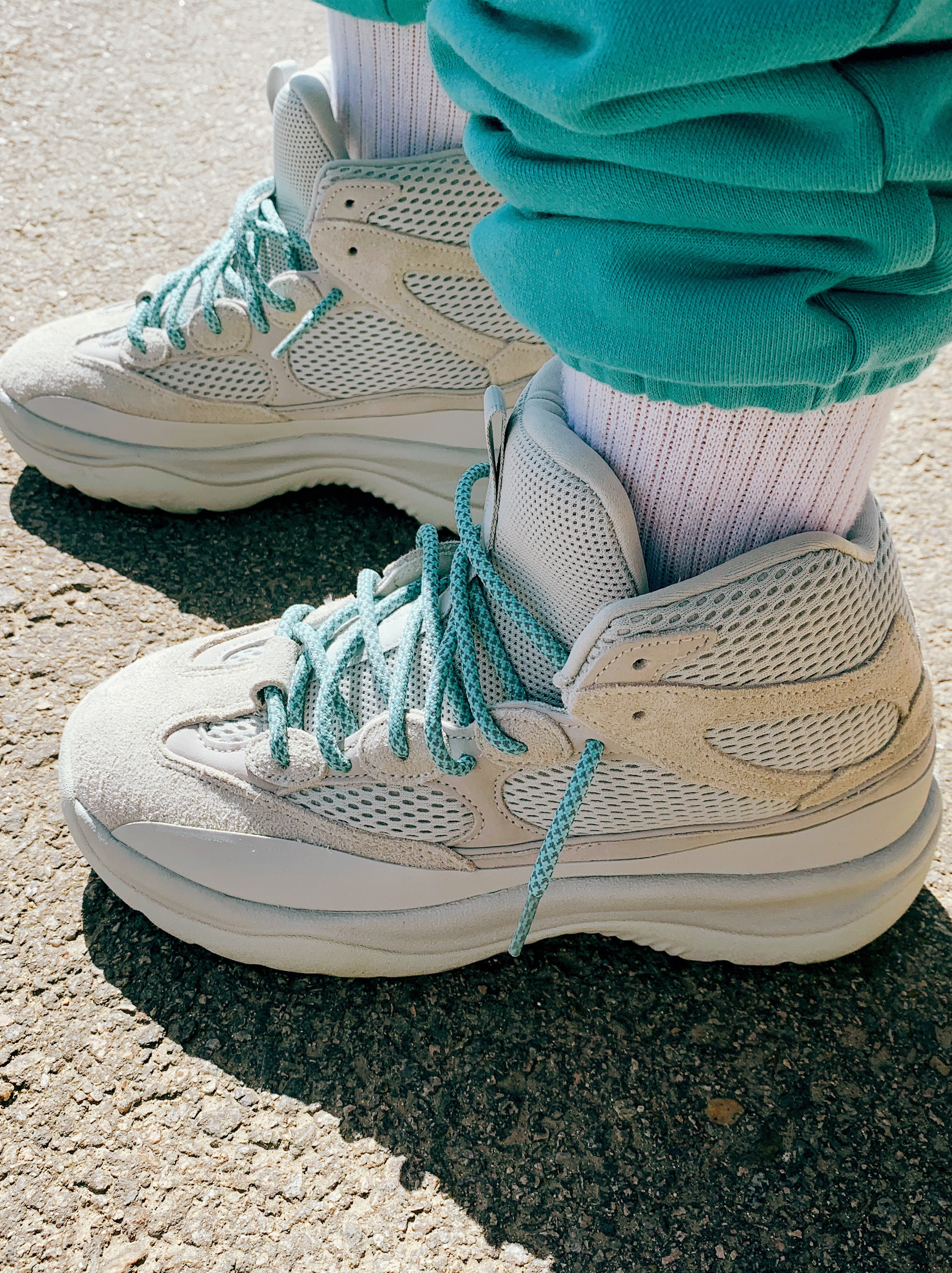 Adidas Yeezy Desert Boot Salt 착용 스타일 - 2
