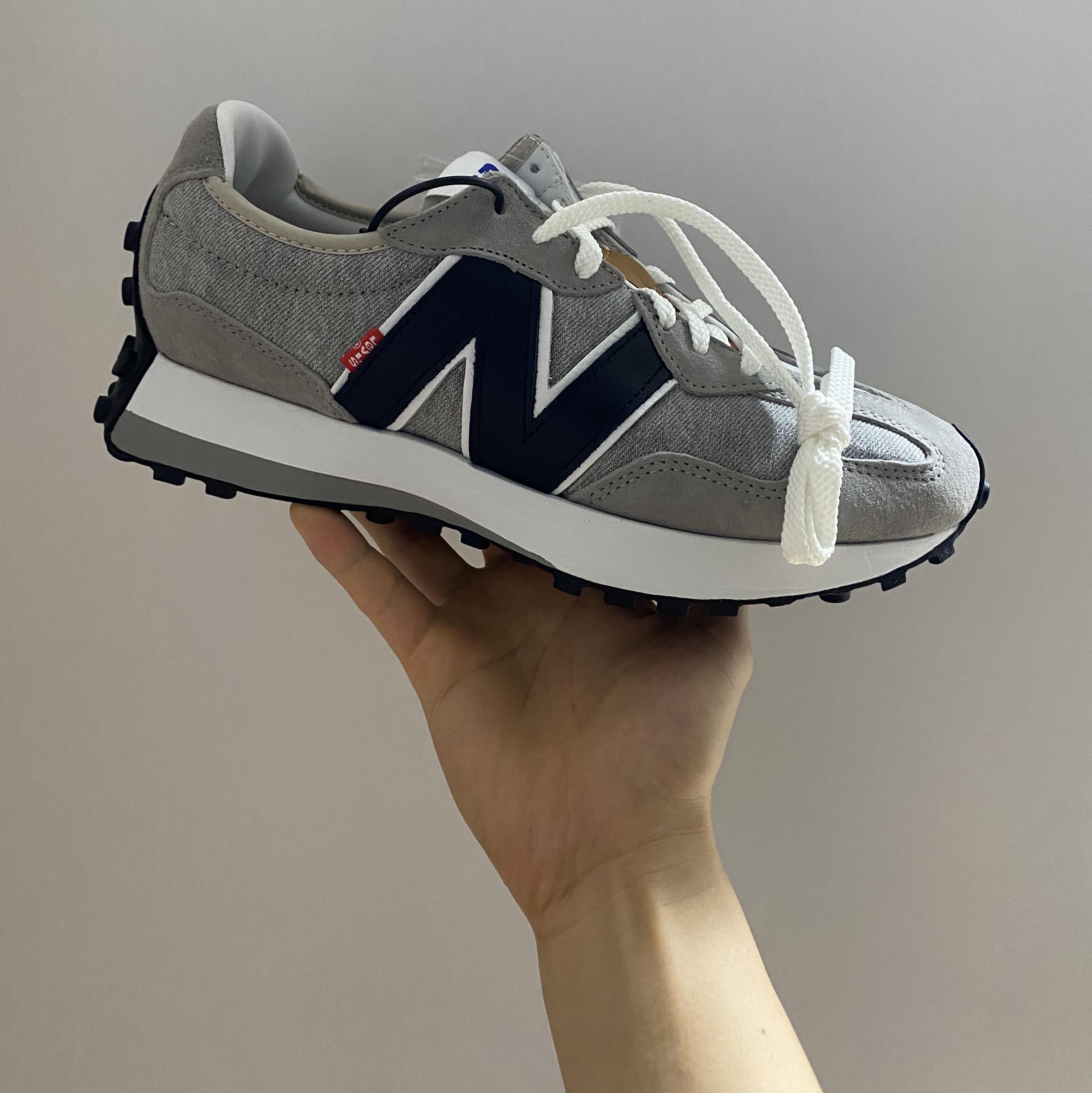 New Balance x Levi's 327 Grey (Levi's Tag) 착용 스타일