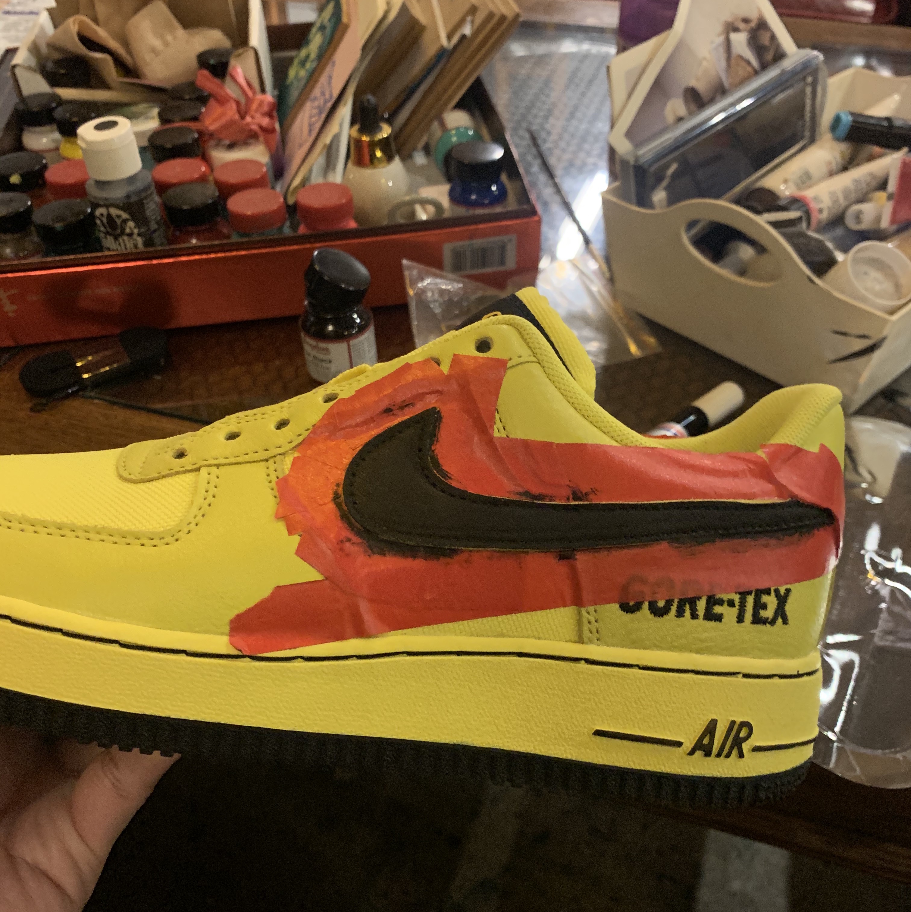 Nike Air Force 1 Low Gore-Tex Dynamic Yellow 착용 스타일 - 2