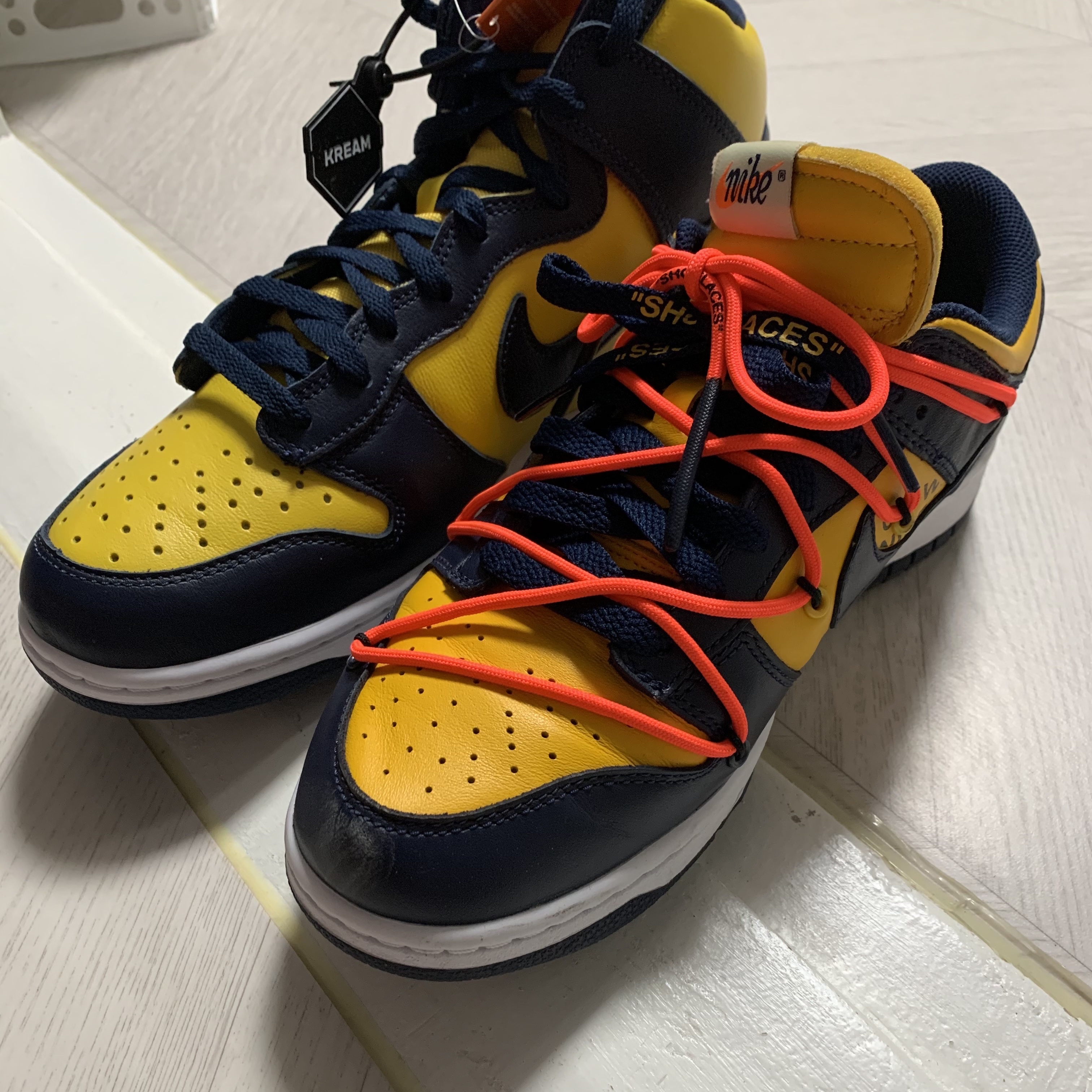 Nike Dunk High SP Maize & Blue, Nike x Off-White Dunk Low University Gold Midnight Navy 착용 스타일