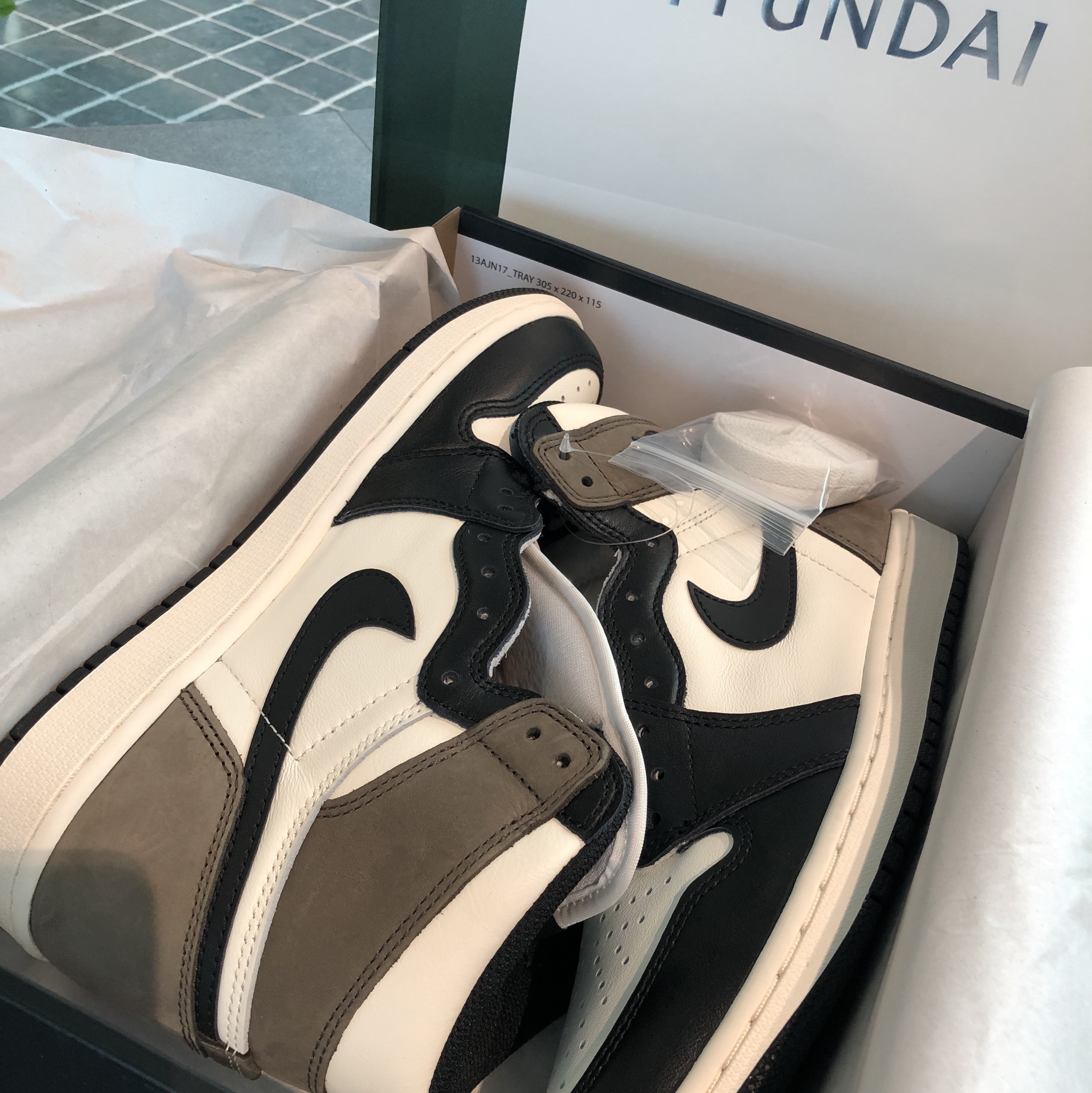 Jordan 1 Retro High OG Black Mocha 착용 스타일