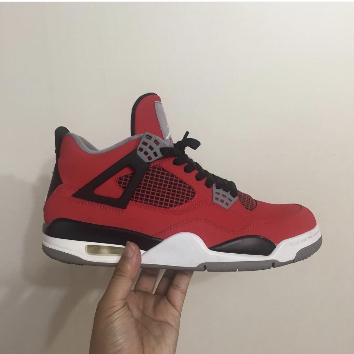 Jordan 4 Retro Toro Bravo 착용 스타일