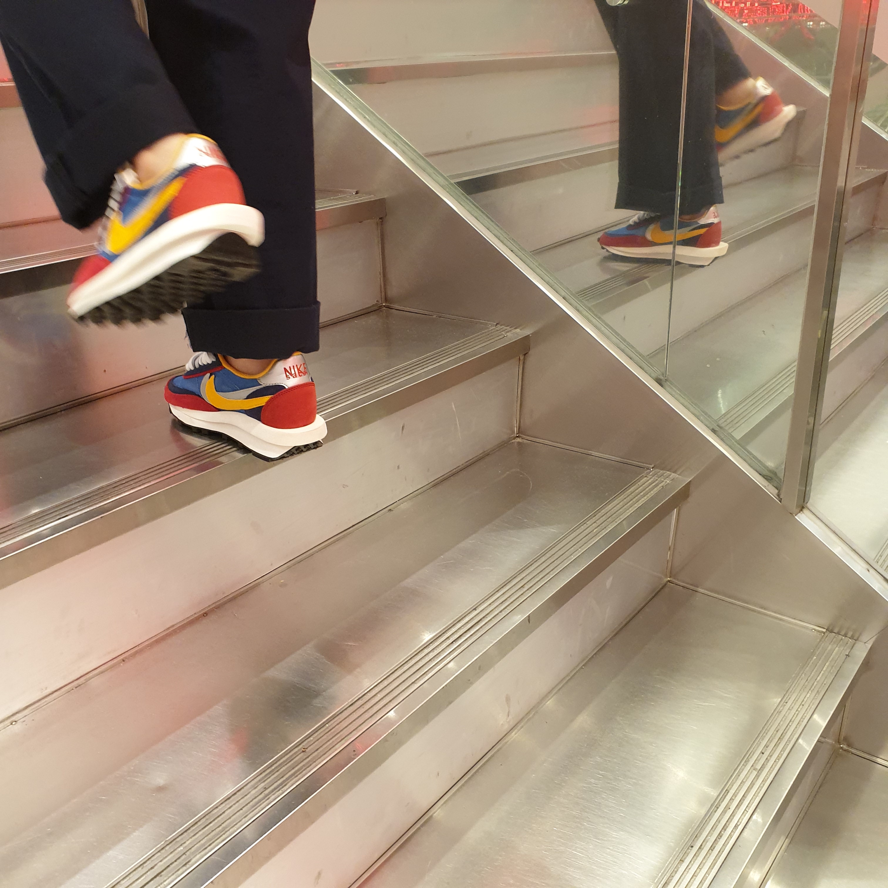 Nike x Sacai LDWaffle Blue Multi 착용 스타일