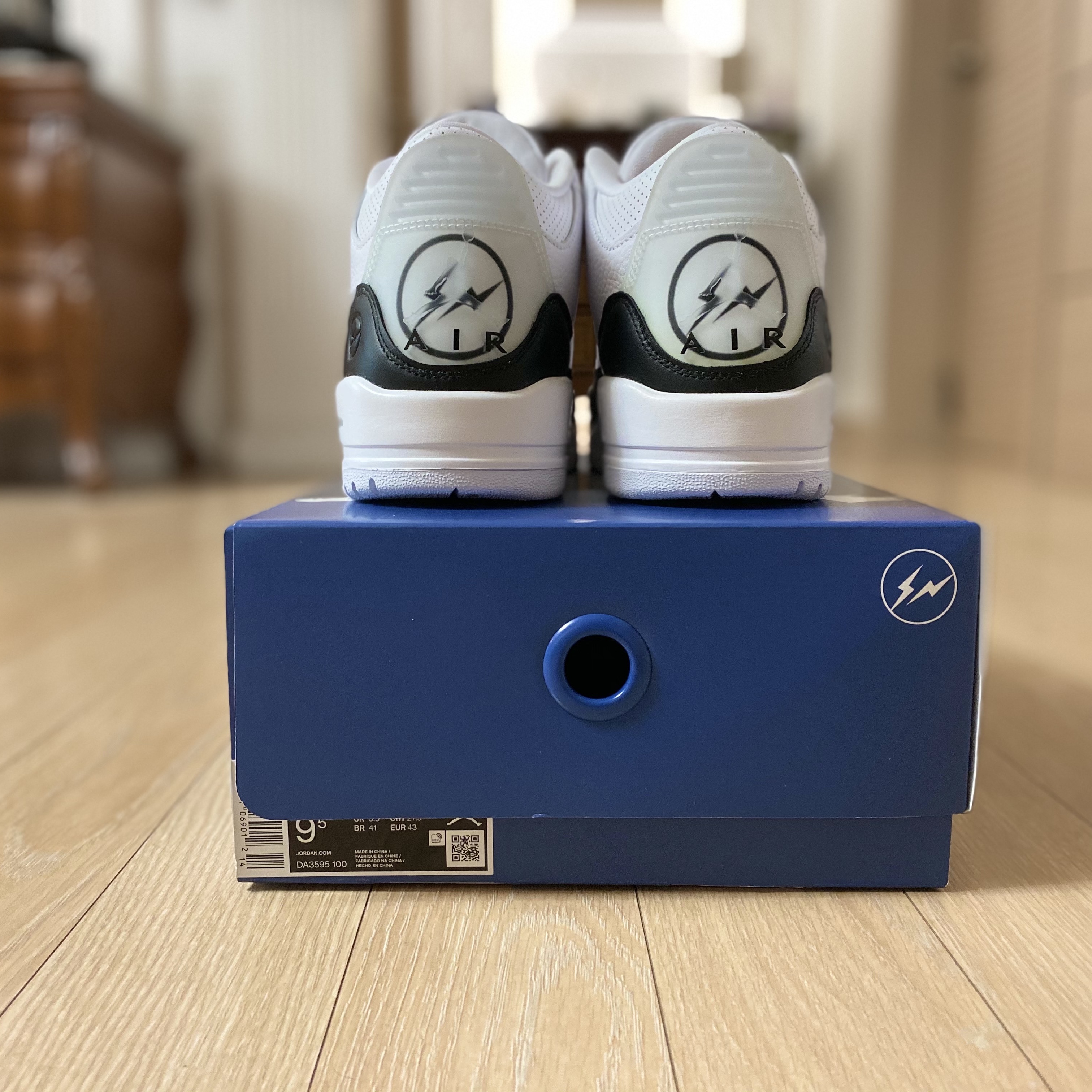 Jordan 3 x Fragment Retro SP White Black 착용 스타일 - 3