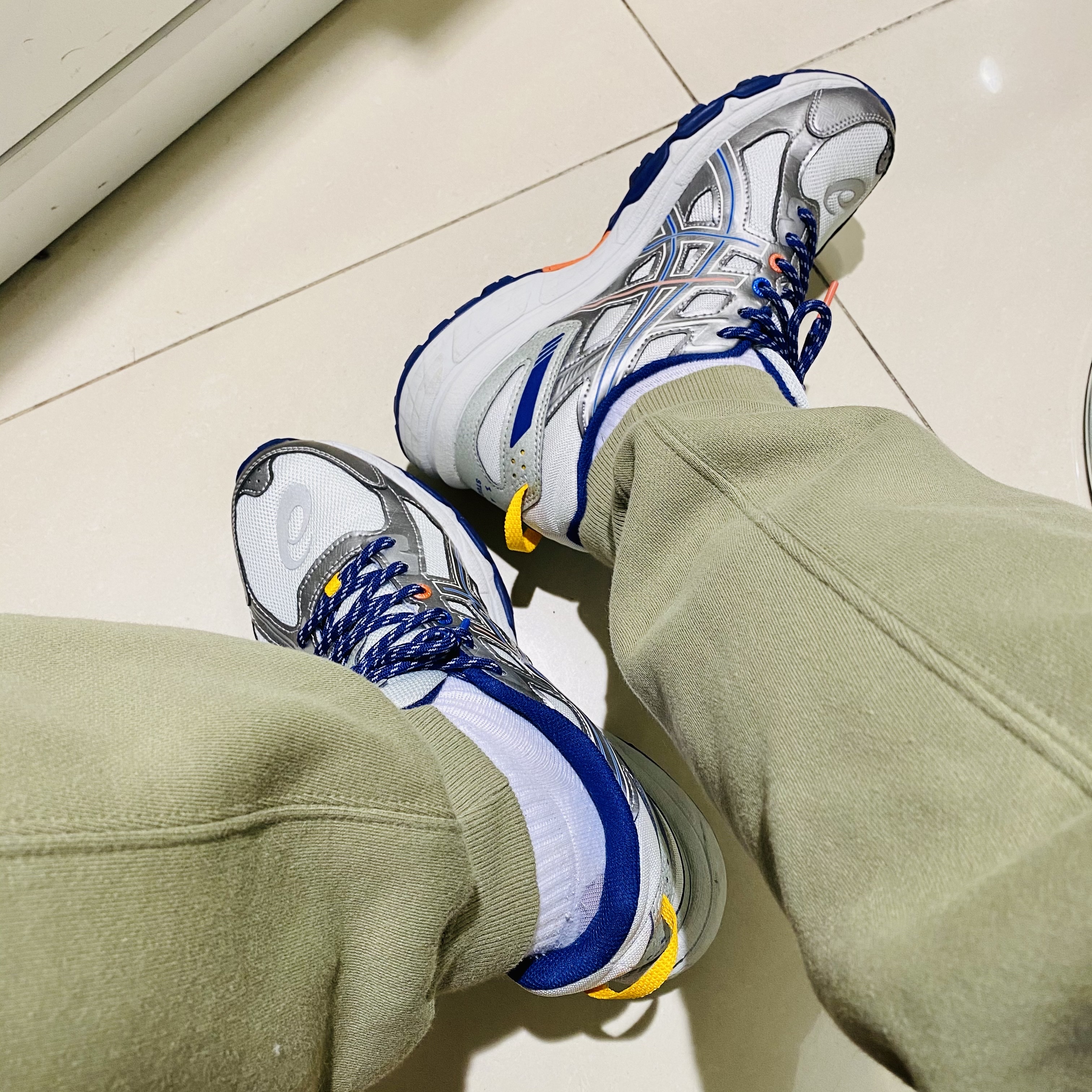 Asics x IAB Studio Gel-Venture 6 착용 스타일