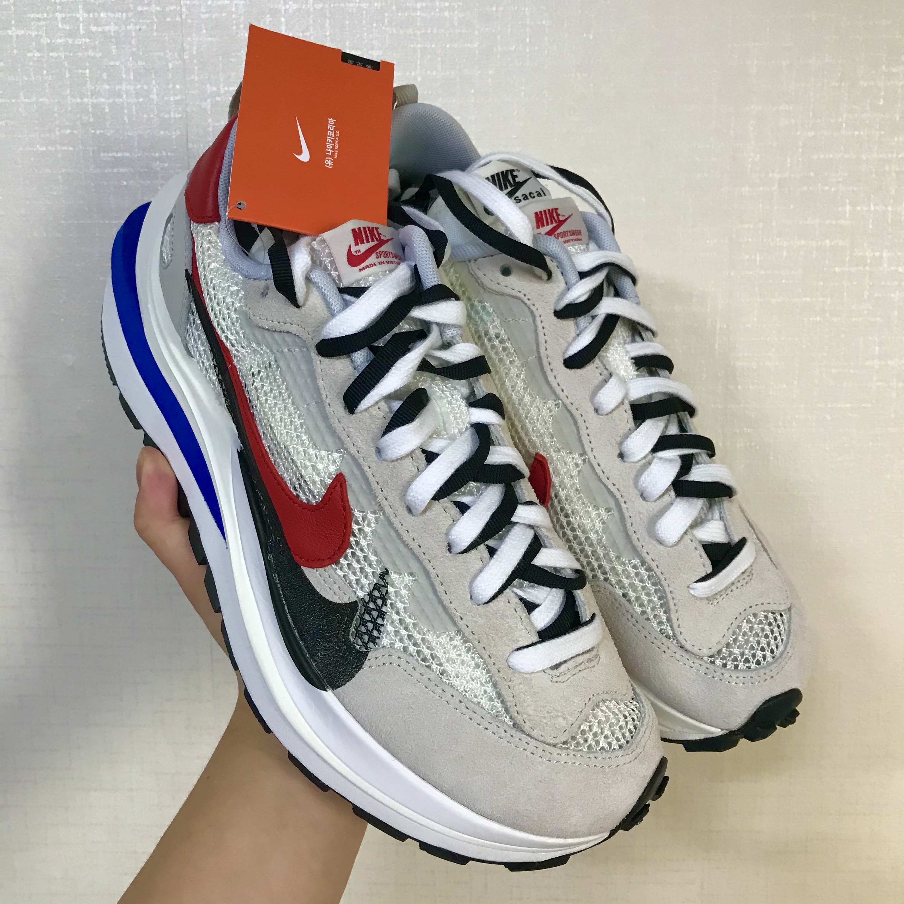 Nike x Sacai VaporWaffle Royal Fuchsia 착용 스타일 - 1