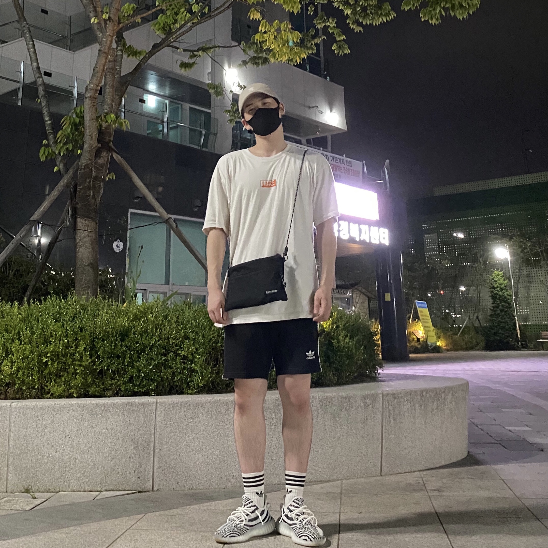 Adidas Yeezy Boost 350 V2 Zebra 2017/2019/2020 착용 스타일