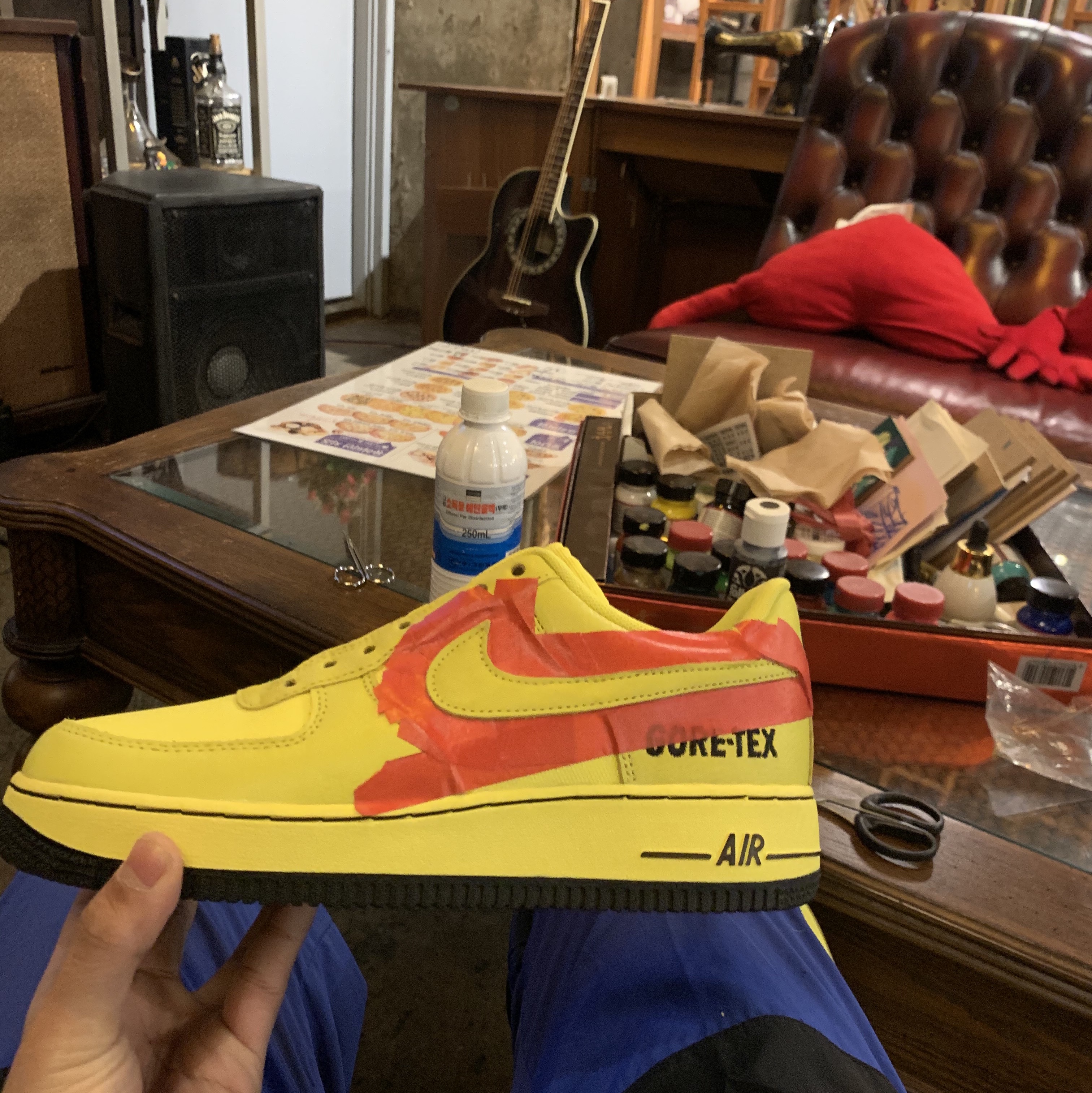 Nike Air Force 1 Low Gore-Tex Dynamic Yellow 착용 스타일 - 1