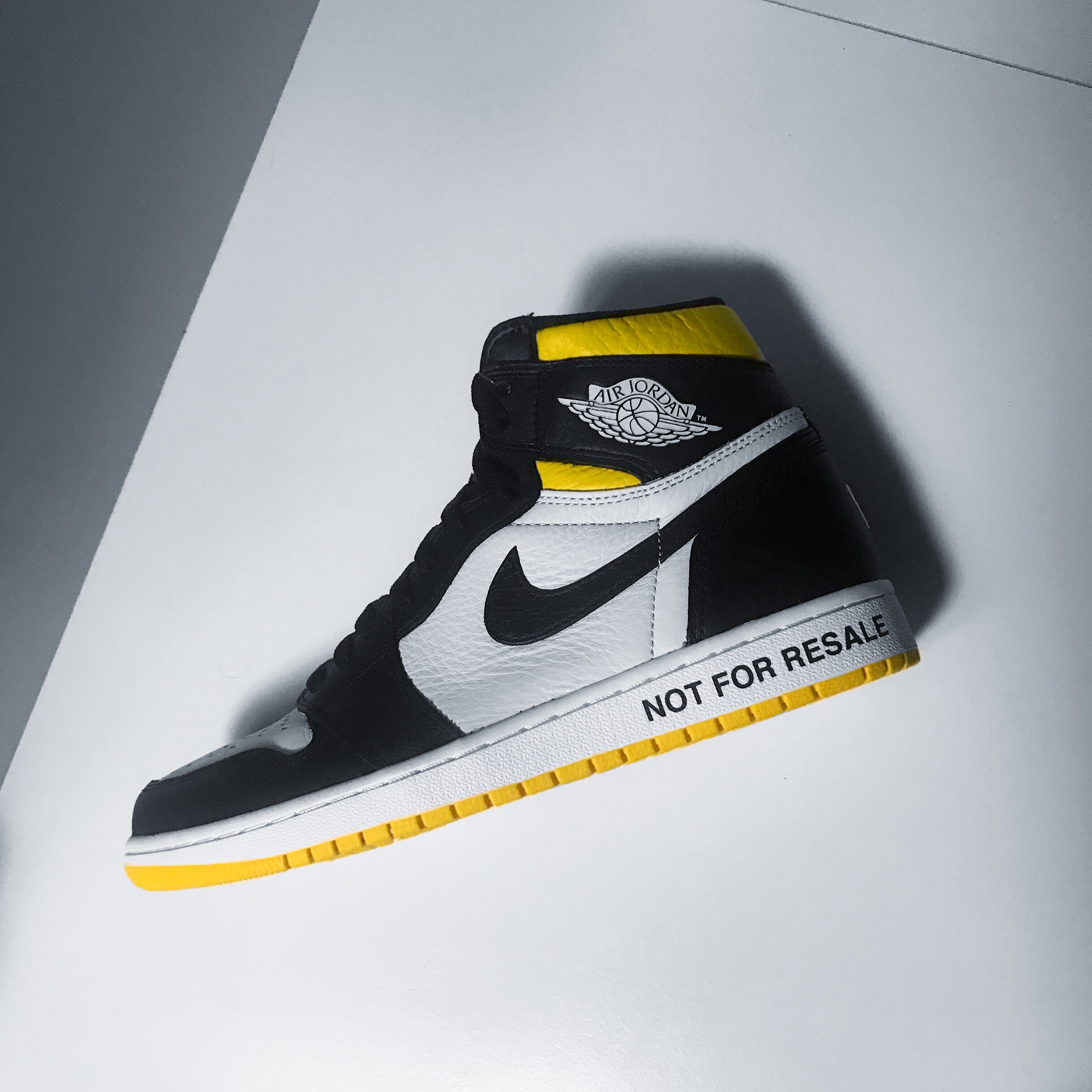 Jordan 1 Retro High Not for Resale Varsity Maize 착용 스타일