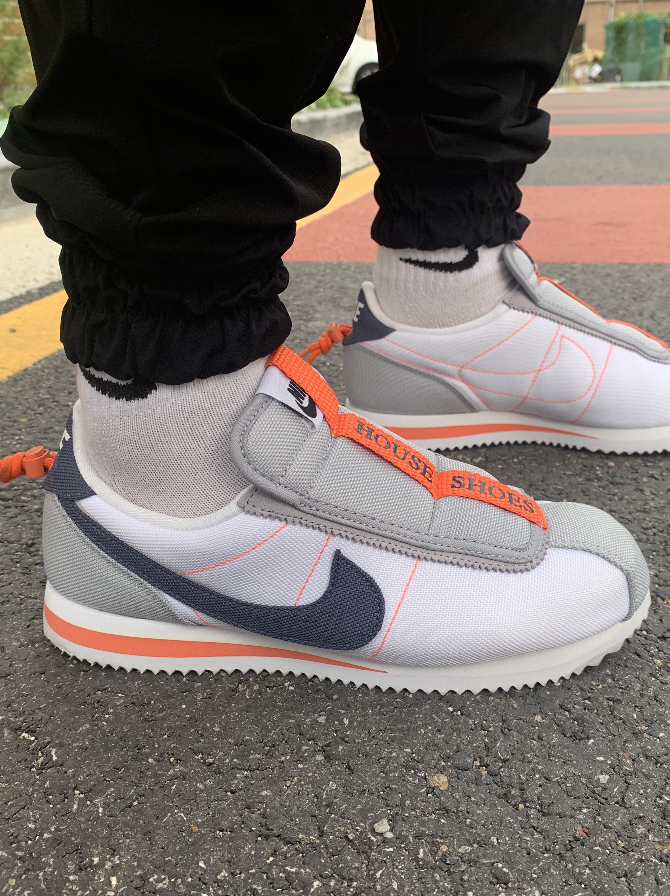 Nike x Kendrick Lamar Cortez Basic Slip White 착용 스타일 - 1