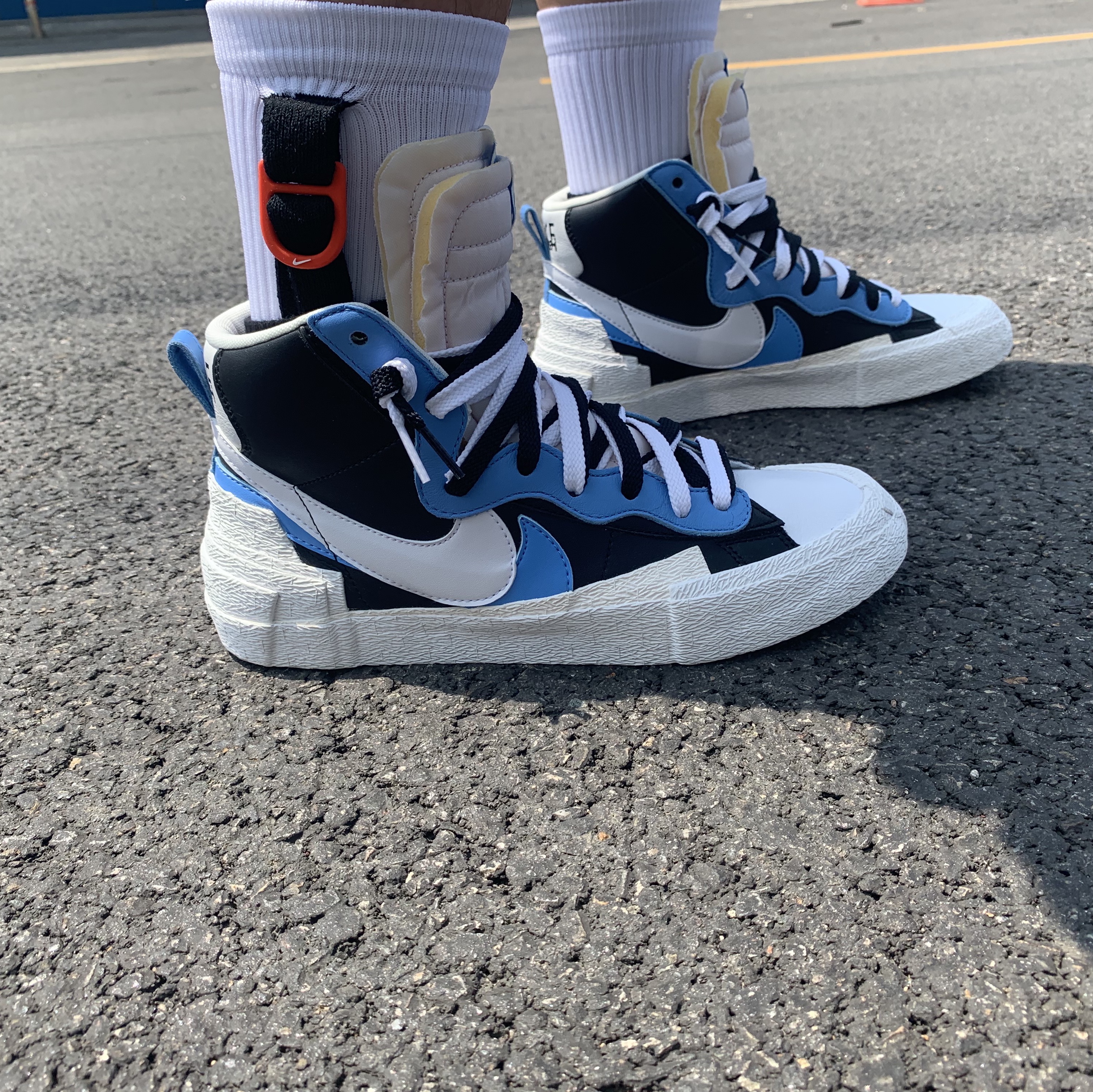 Nike x Sacai Blazer Mid White Black Legend Blue 착용 스타일 - 1