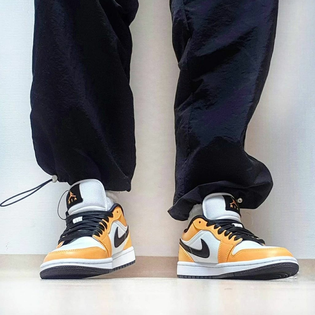 (W) Jordan 1 Low SE Laser Orange 착용 스타일 - 1