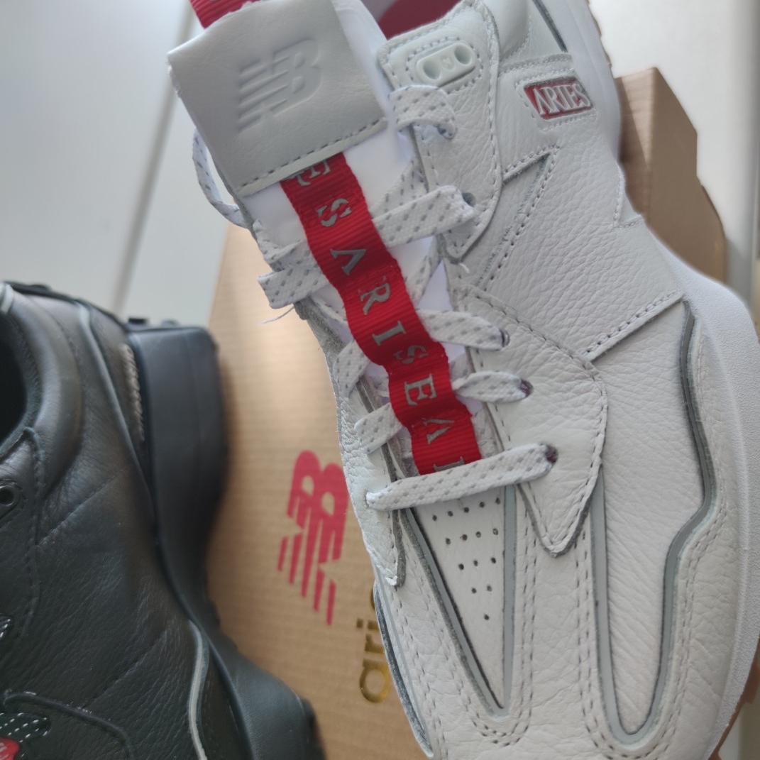 New Balance x Aries 327 White, New Balance x Aries 327 Black 착용 스타일 - 2
