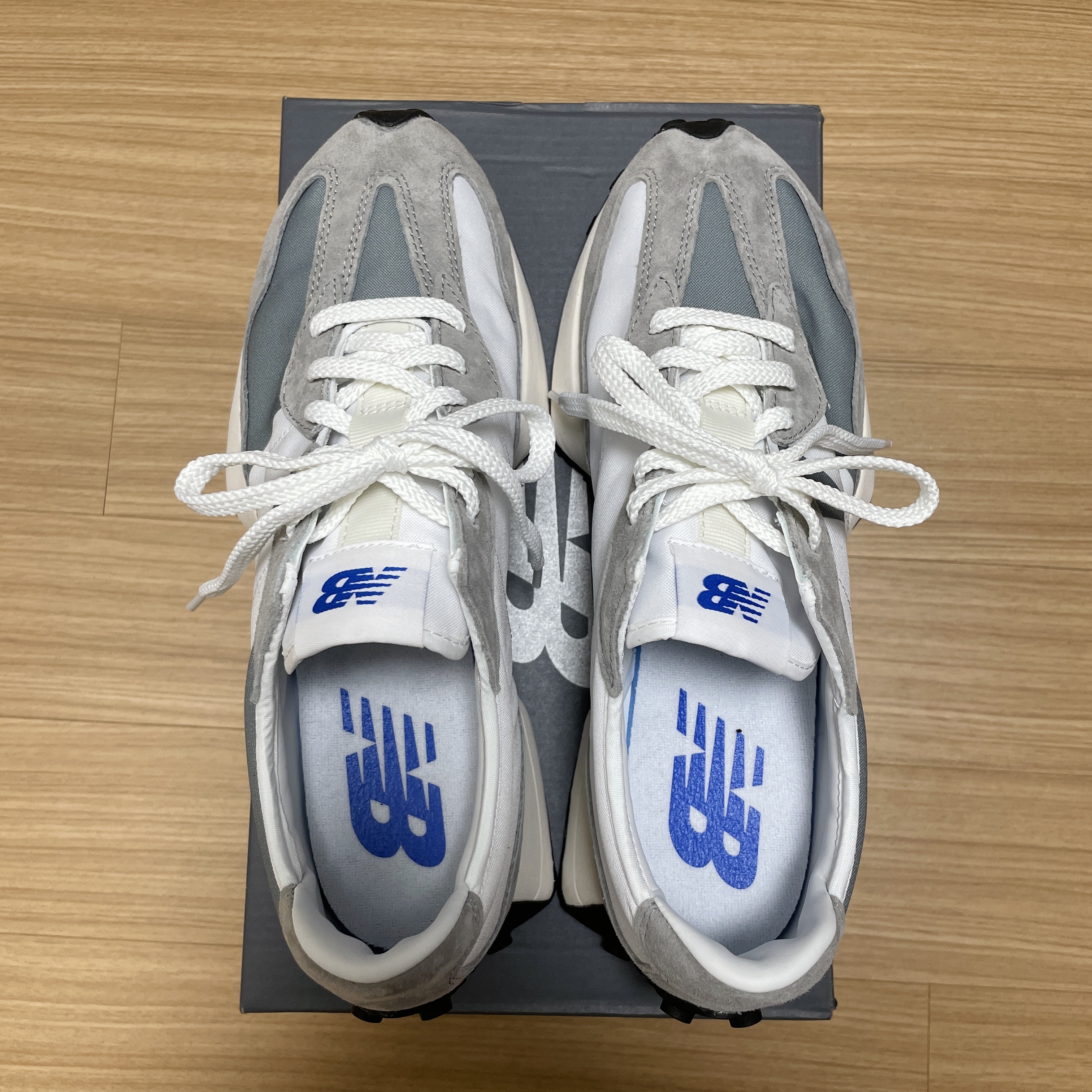 New Balance 327 Grey 착용 스타일 - 3