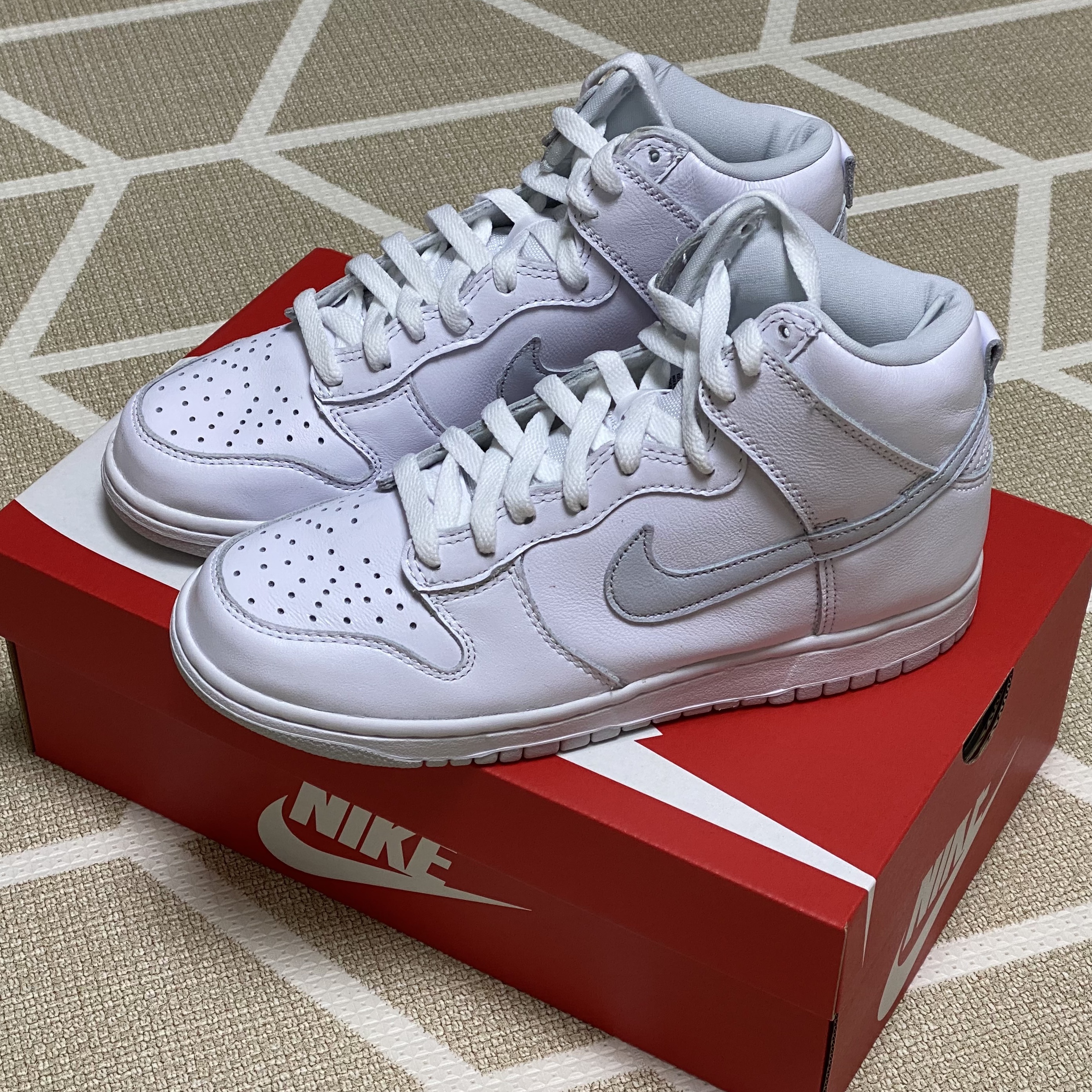 Nike Dunk High SP Pure Platinum 착용 스타일