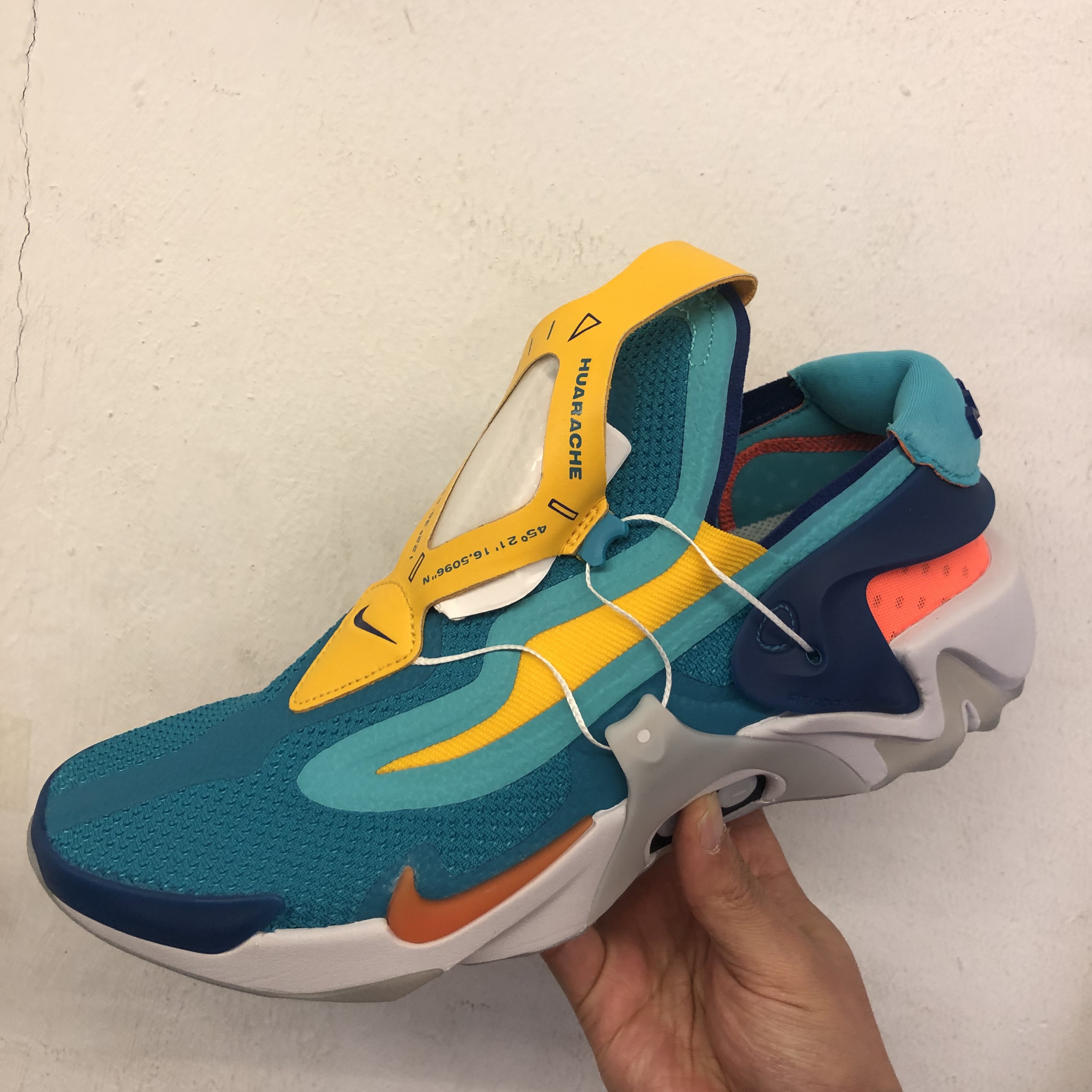 Nike Adapt Huarache Hyper Jade (KR Charger) 착용 스타일