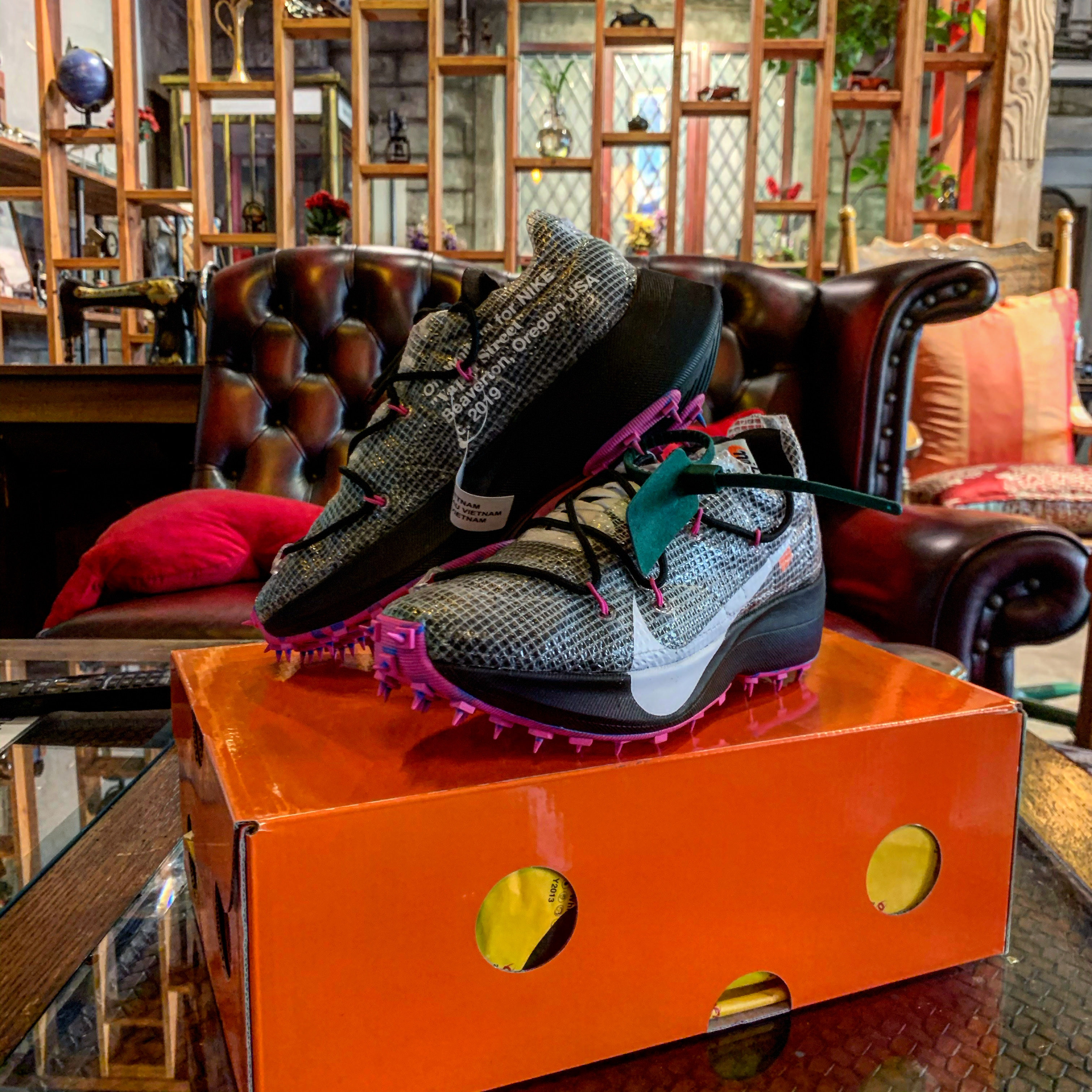 (W) Nike x Off-White Vapor Street Black Laser Fuchsia 착용 스타일