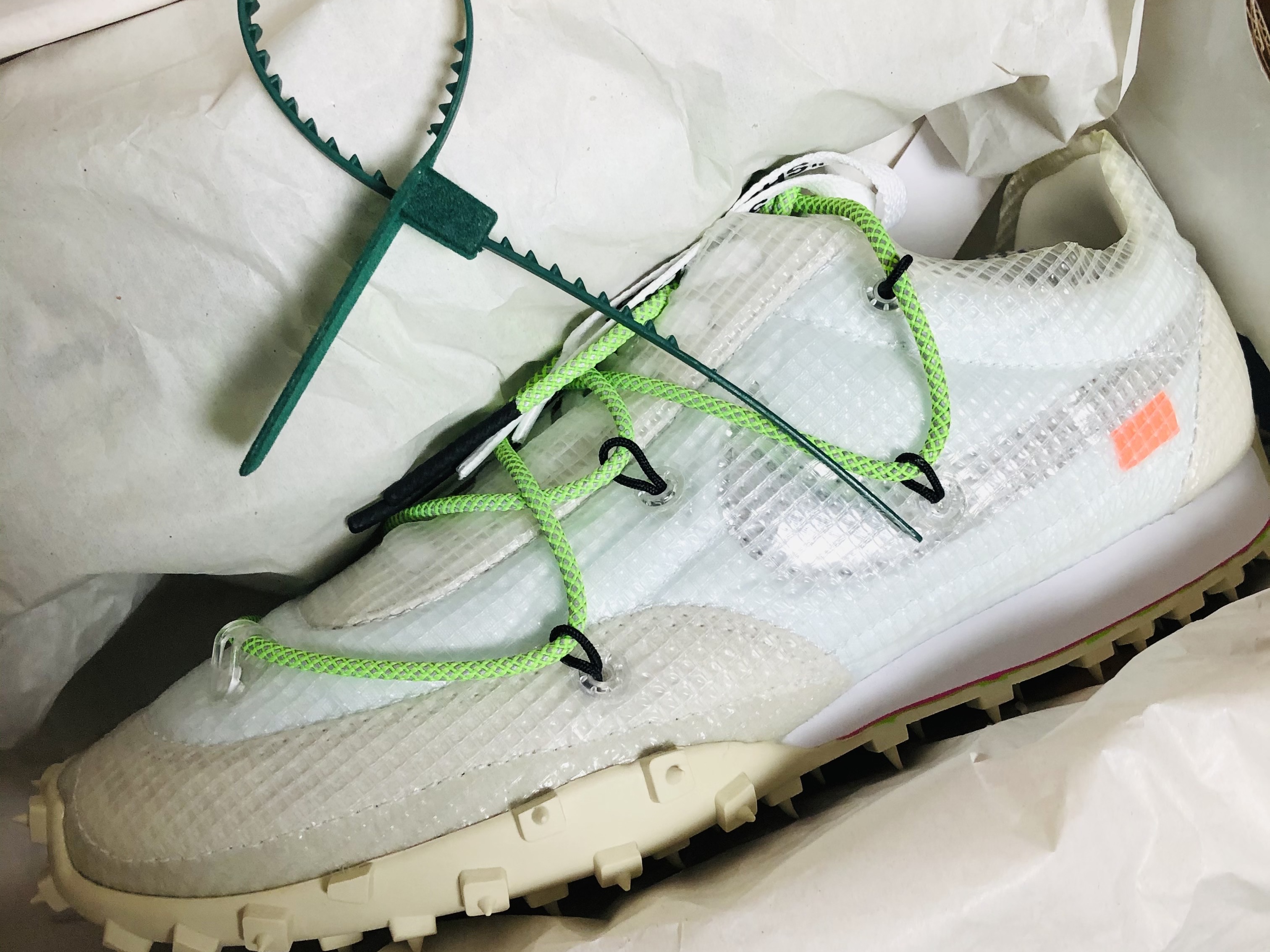 (W) Nike x Off-White Waffle Racer White 착용 스타일