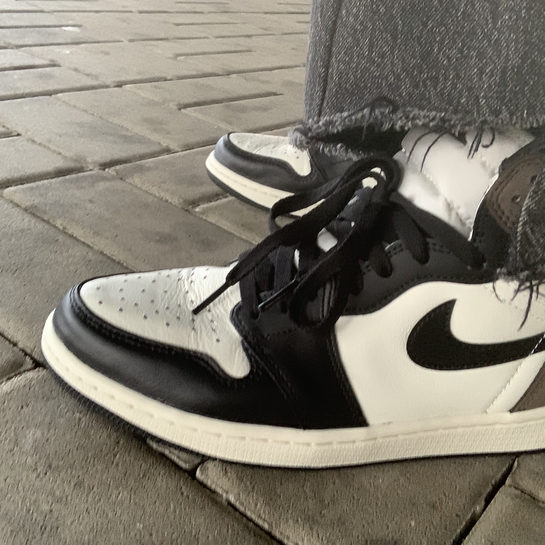 Jordan 1 Retro High OG Black Mocha 착용 스타일