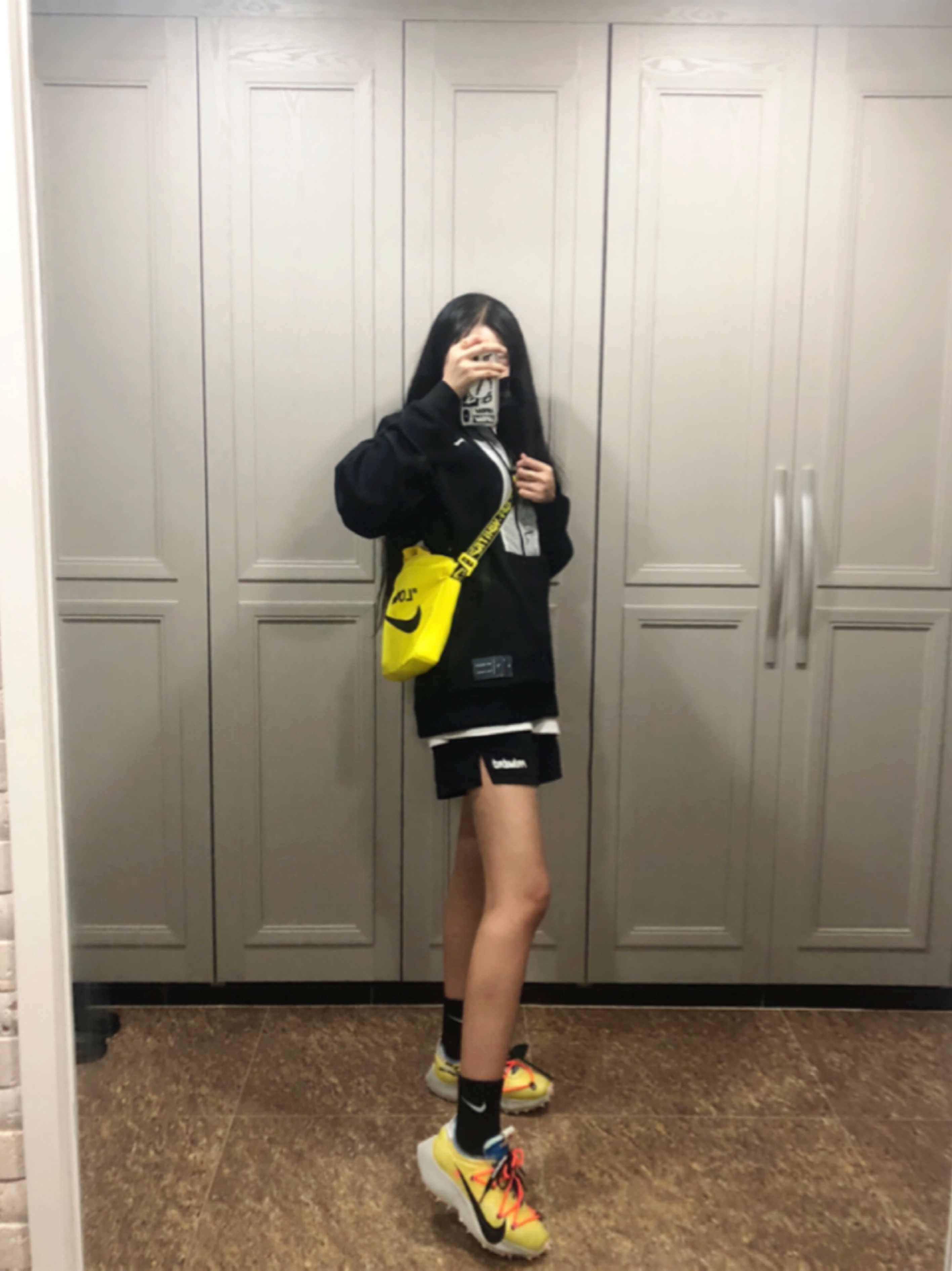 Nike x Off-White Dunk Low University Gold Midnight Navy, Adidas Yeezy Boost 350 V2 Yeezreel - Non-Reflective 착용 스타일 - 3