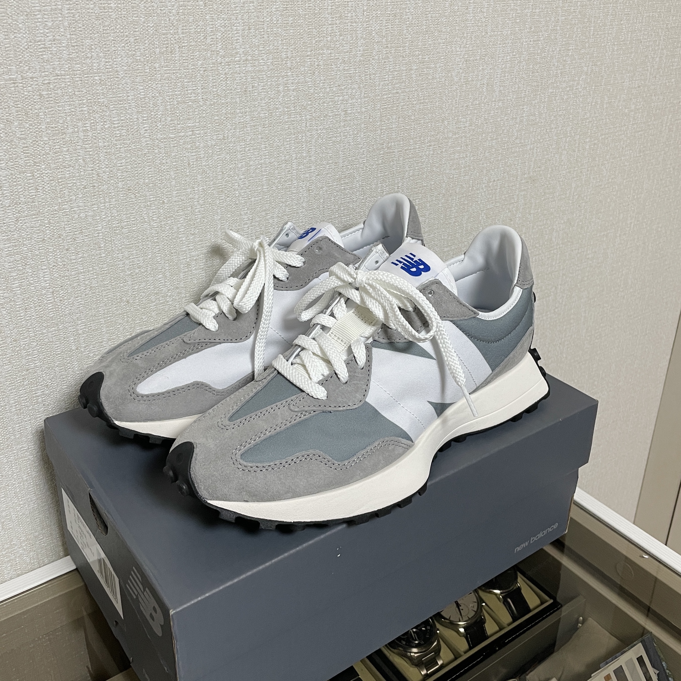 New Balance 327 Grey 착용 스타일 - 1