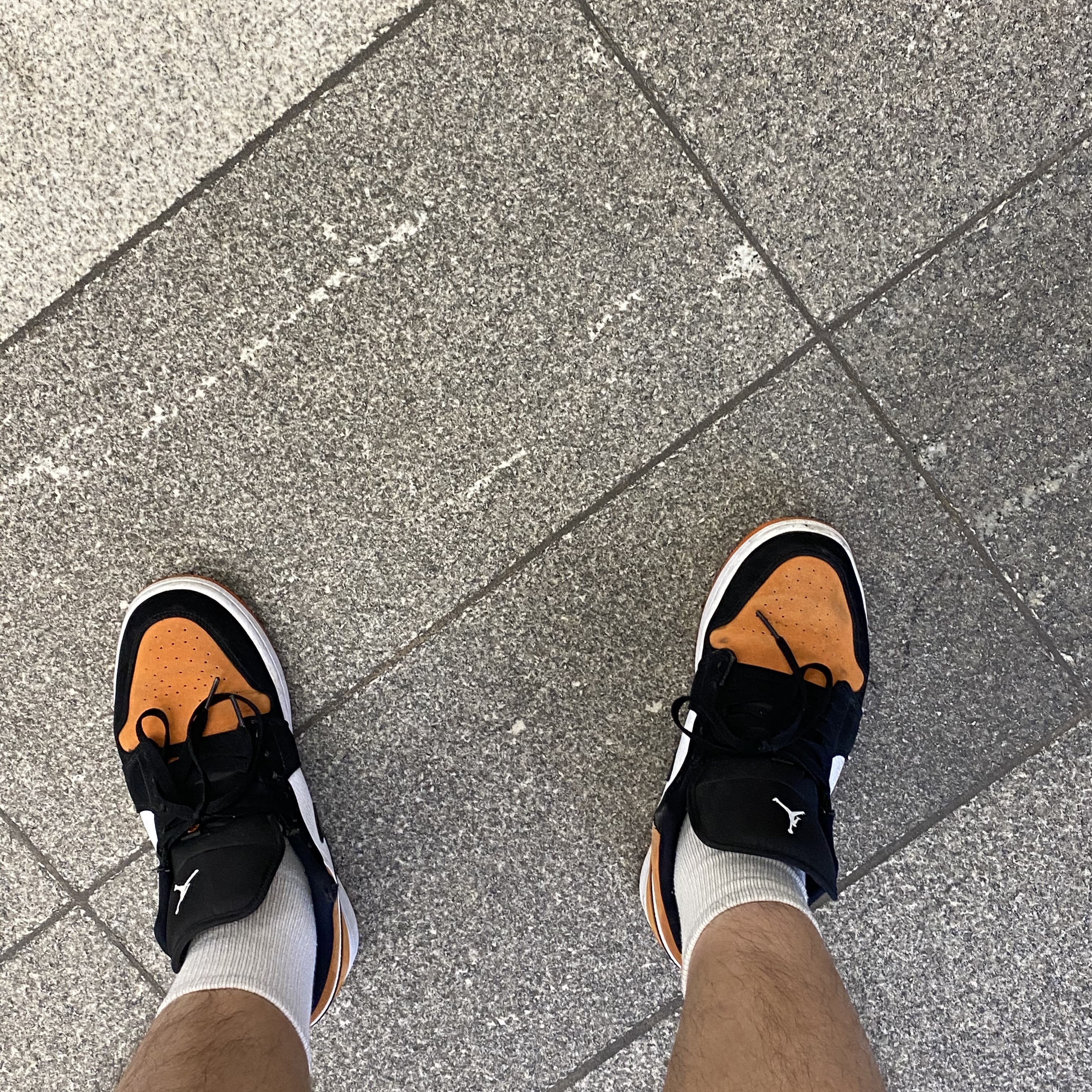 Jordan 1 Low Shattered Backboard, Jordan 1 Retro High Shattered Backboard 3.0 착용 스타일 - 1