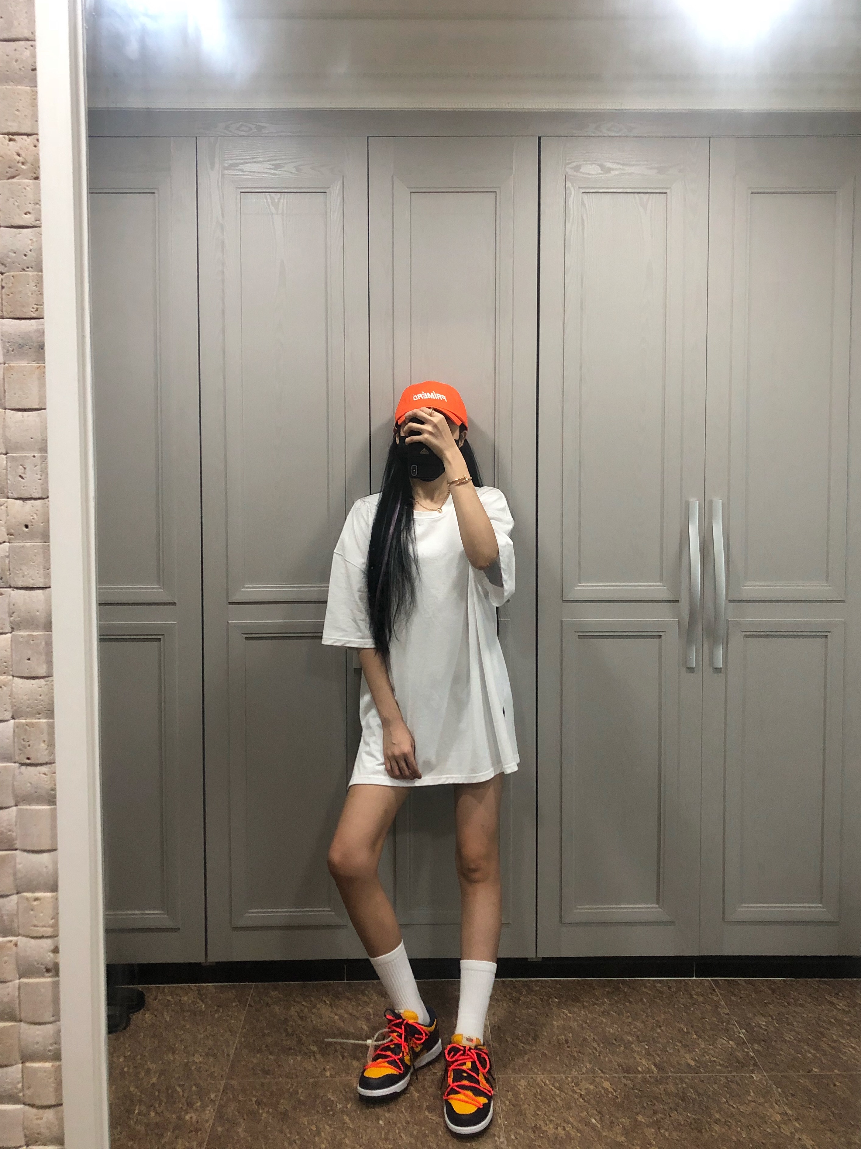Nike x Off-White Dunk Low University Gold Midnight Navy, Adidas Yeezy Boost 350 V2 Yeezreel - Non-Reflective 착용 스타일 - 1