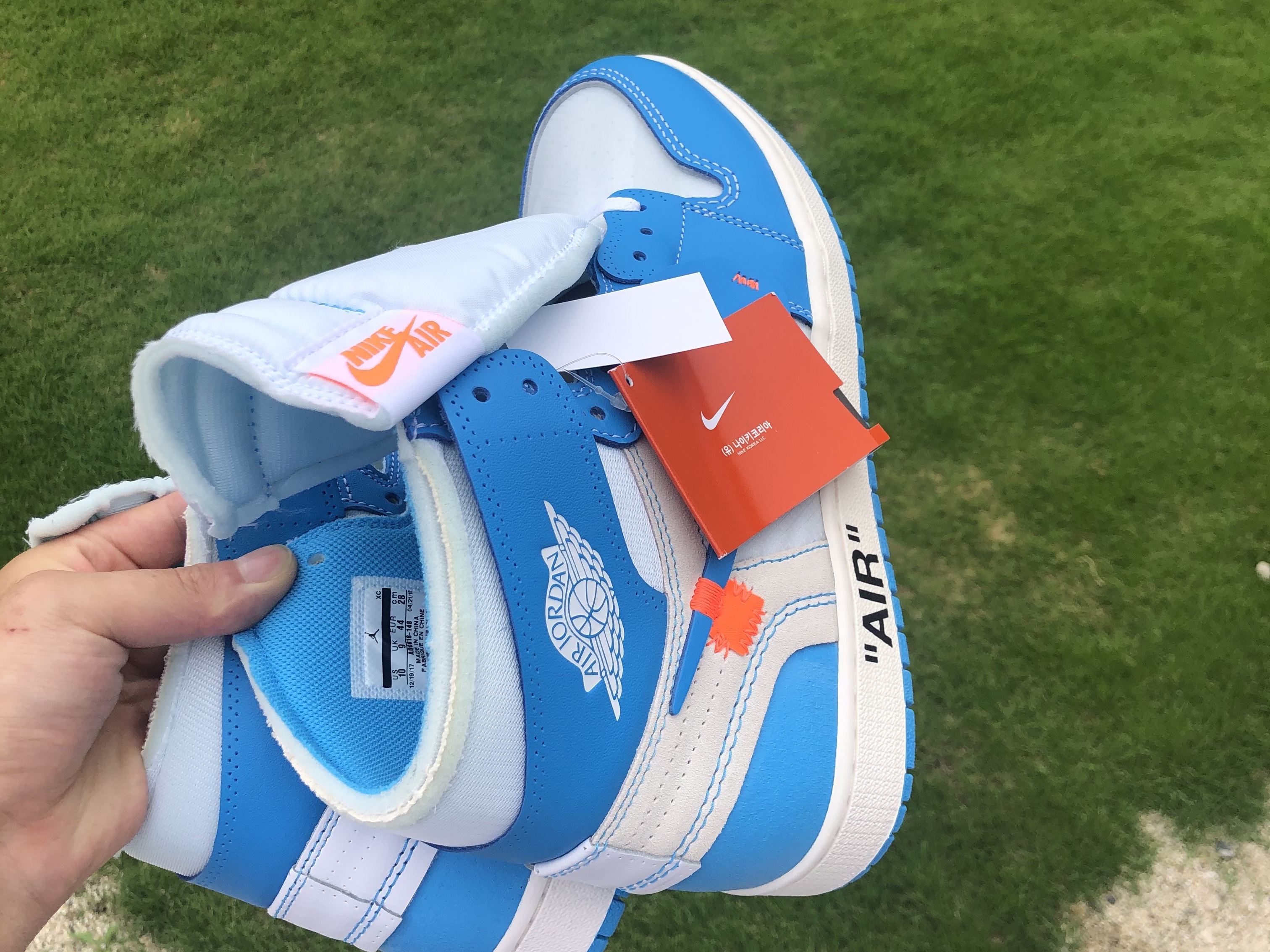 Jordan 1 x Off-White Retro High University Blue 착용 스타일