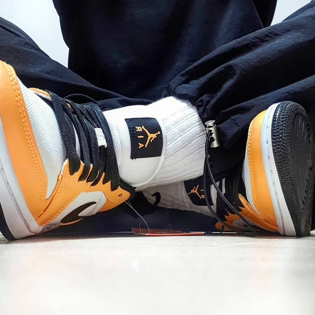 (W) Jordan 1 Low SE Laser Orange 착용 스타일 - 5