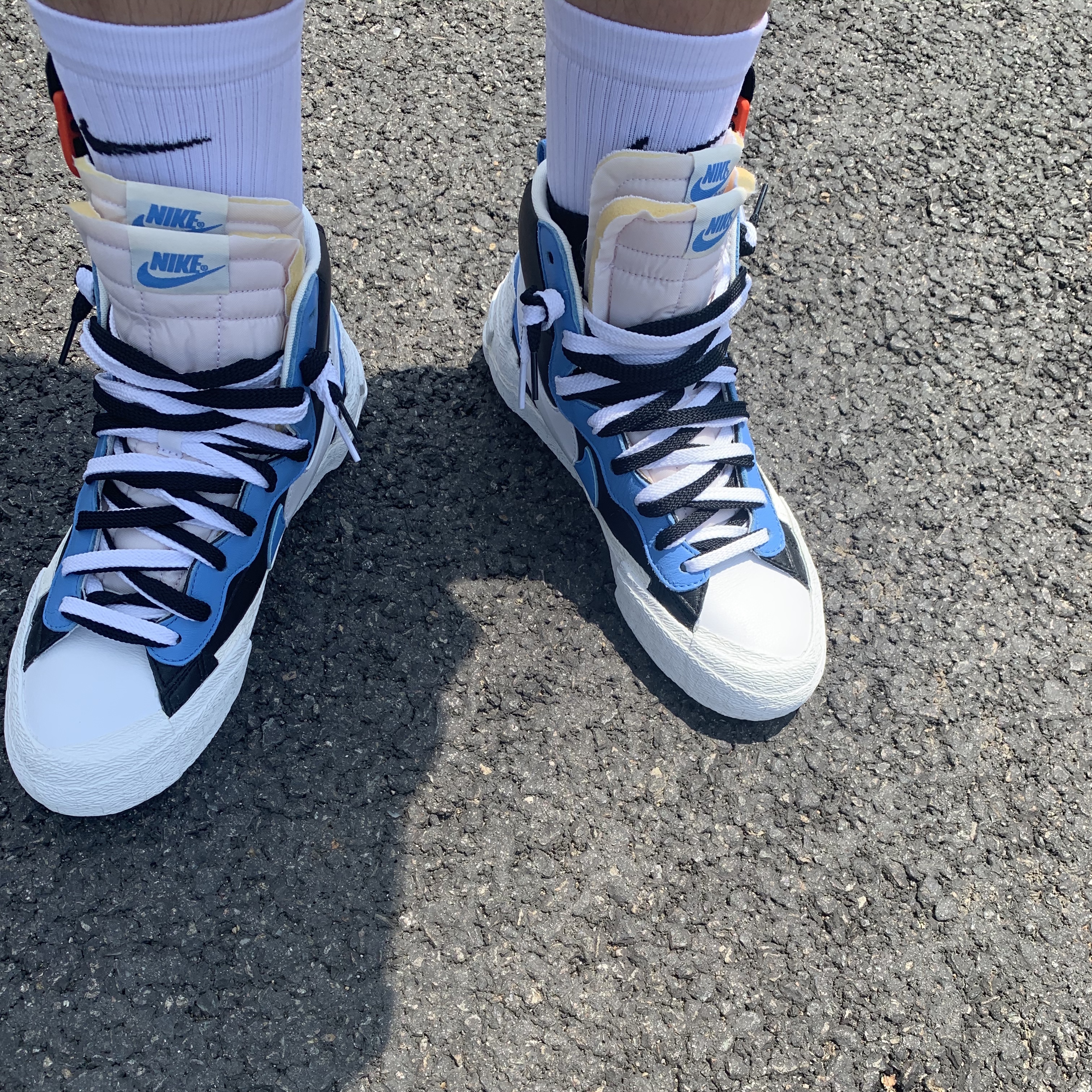 Nike x Sacai Blazer Mid White Black Legend Blue 착용 스타일 - 2