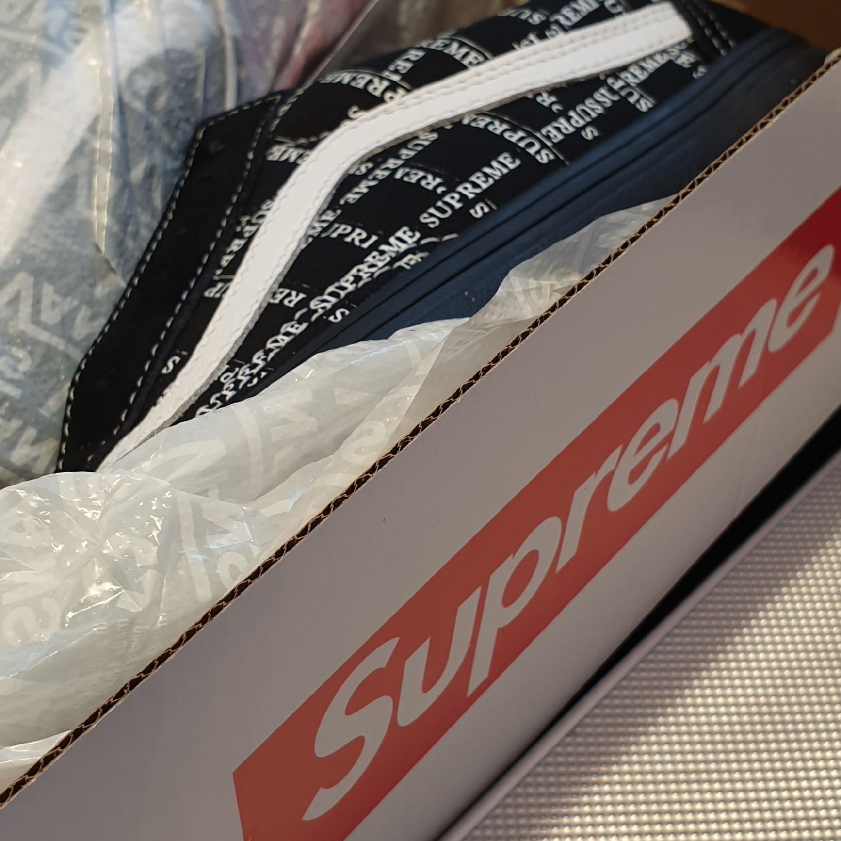 Vans x Supreme Old Skool Pro Black 착용 스타일
