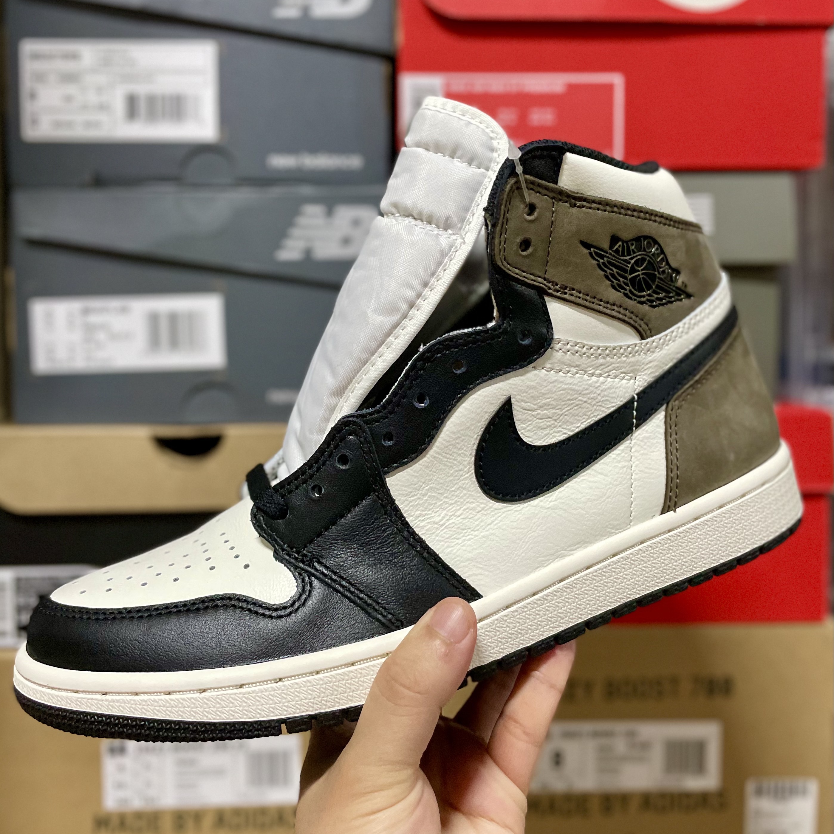 Jordan 1 Retro High OG Black Mocha 착용 스타일